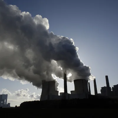 Social cost of carbon and climate impacts on economic growth