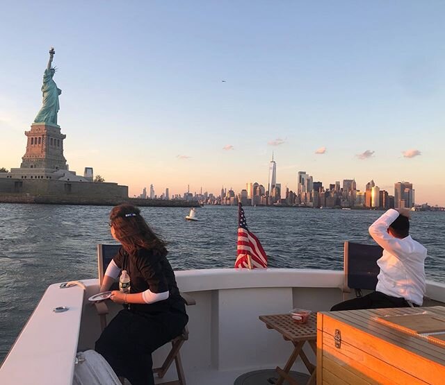 Oh hi there...
.
.
#newyorkharbortours #pier25 #statueofliberty #statueofliberty🗽 #oneworldtradecenter #sunsetonaboat #summersunsets