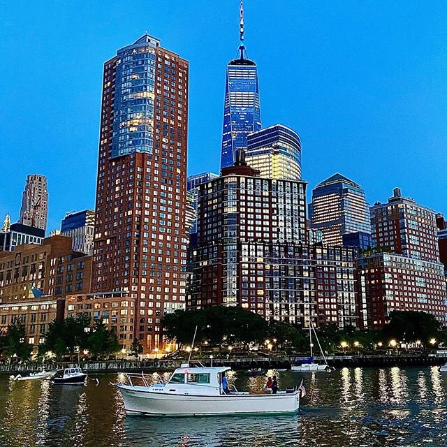 Coming in from sunset 🌅 tour. .
.
#newyorkharbortours #sunsetcruise #summernights #boatride #pier25 #grandbanks