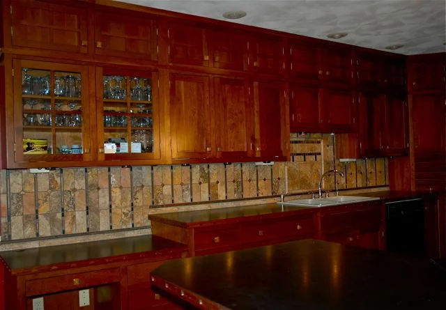 This custom tile design was installed to compliment an arts and crafts kitchen. The customer allowed us to use our favorite stone, Scabos, with copper slate liners in a variety of sizes, for a one-of-a-kind installation. 
