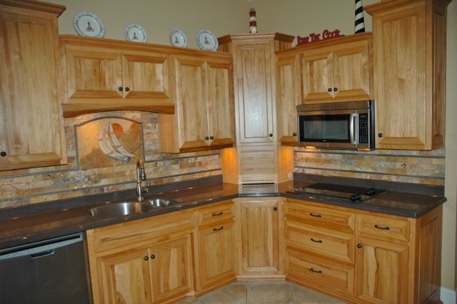 All of the travertine stone featured in this backsplash was fabricated to a custom size in our production studio. Also note the custom-made dark slate liner featured throughout. 