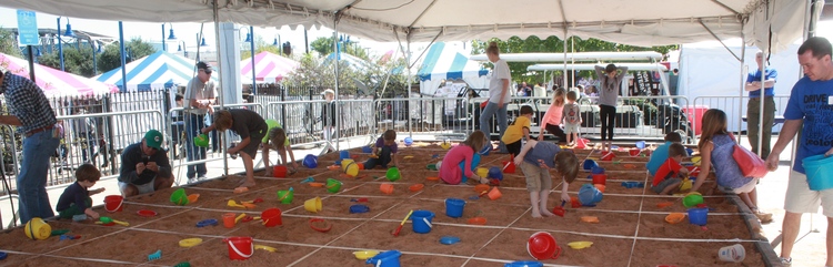 MOCK DIG AT THE RED RIVER REVEL IN 2014. PHOTO BY BRENDA PENDER.