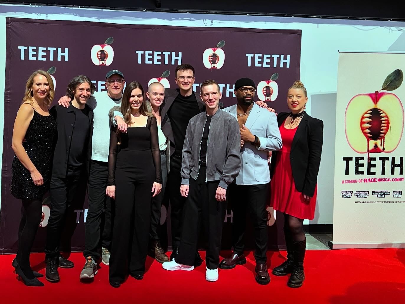 Just a buncha cuties at opening night of @teeth_nyc . Proud to be part of this absolute doozy of a show (endless 👏👏👏 @theannakjacobs @thelivingmichaeljackson). Come see us!!

#theweirderthebetter #sorrytimwalz