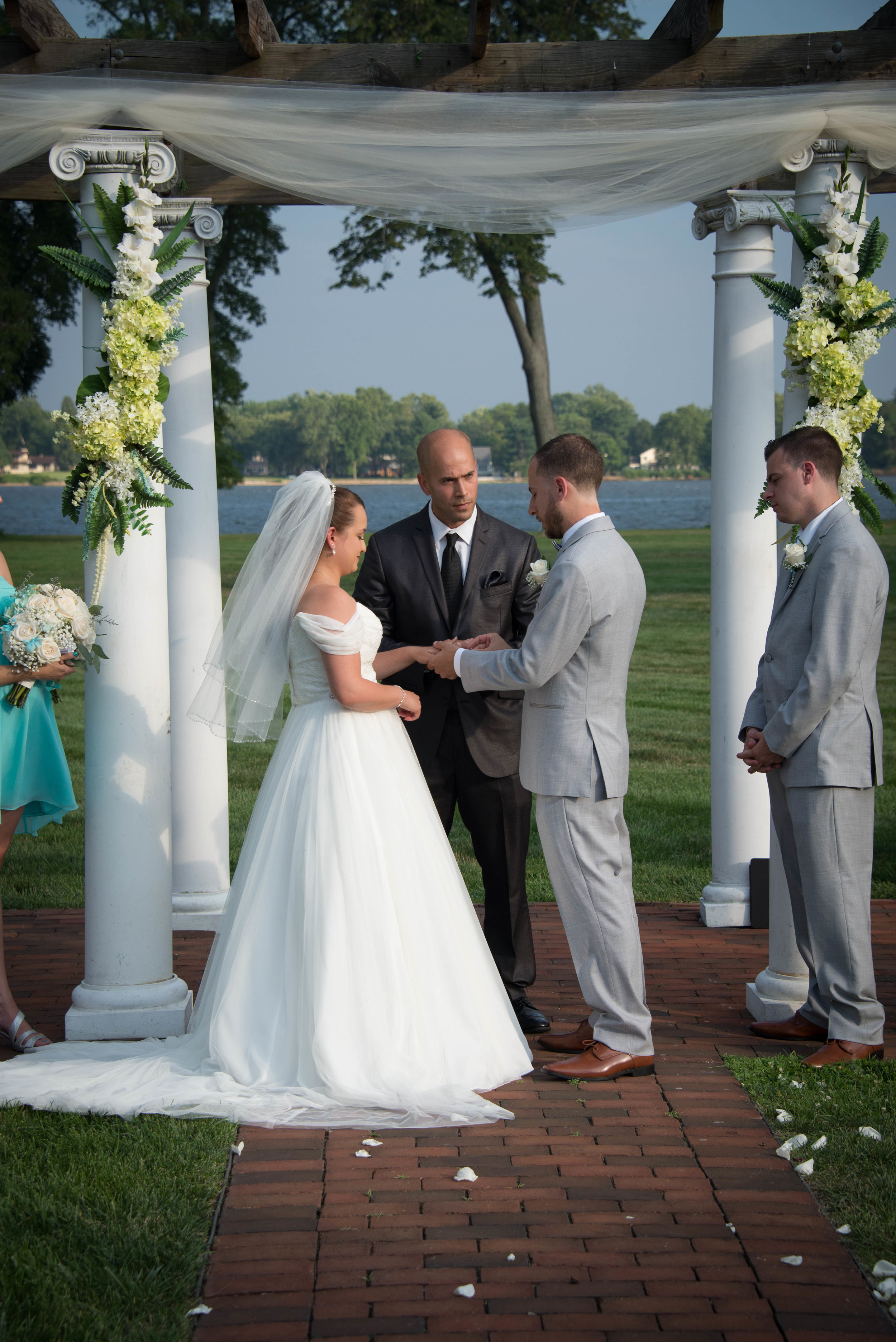 Pen Ryn Wedding Officiant Performs Ceremony