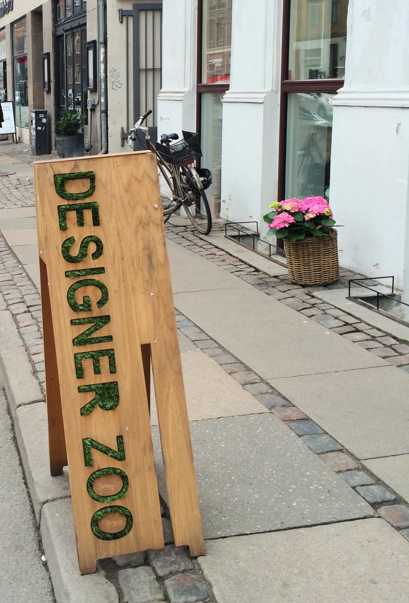 designerzoosign.jpg