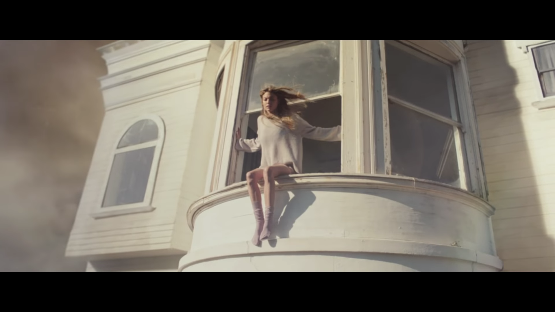 The Chainsmokers - Paris (Official Music Video) 2-16 screenshot.png