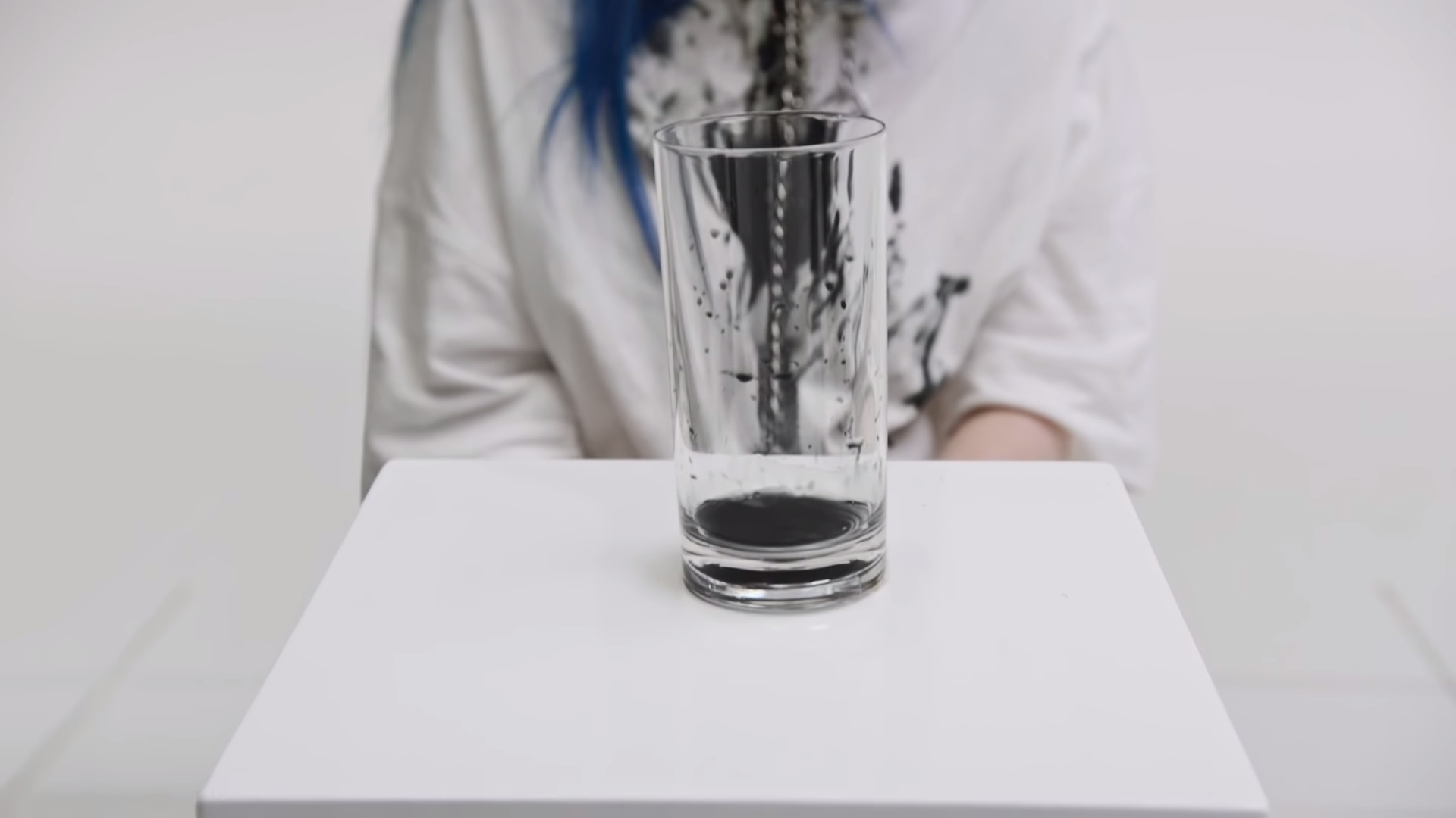 Billie Eilish - when the party's over 2-54 screenshot.png