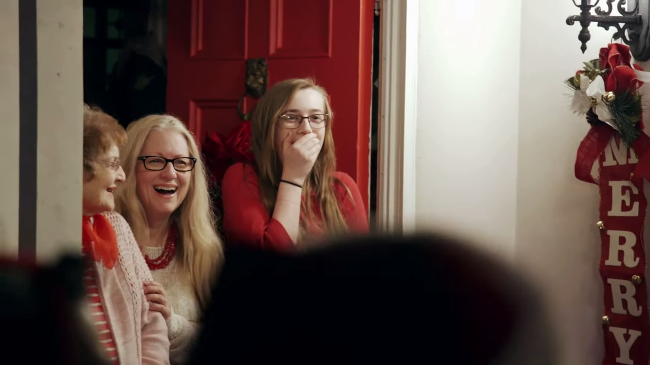 A legendary Christmas with John and Chrissy 0-28 screenshot.png