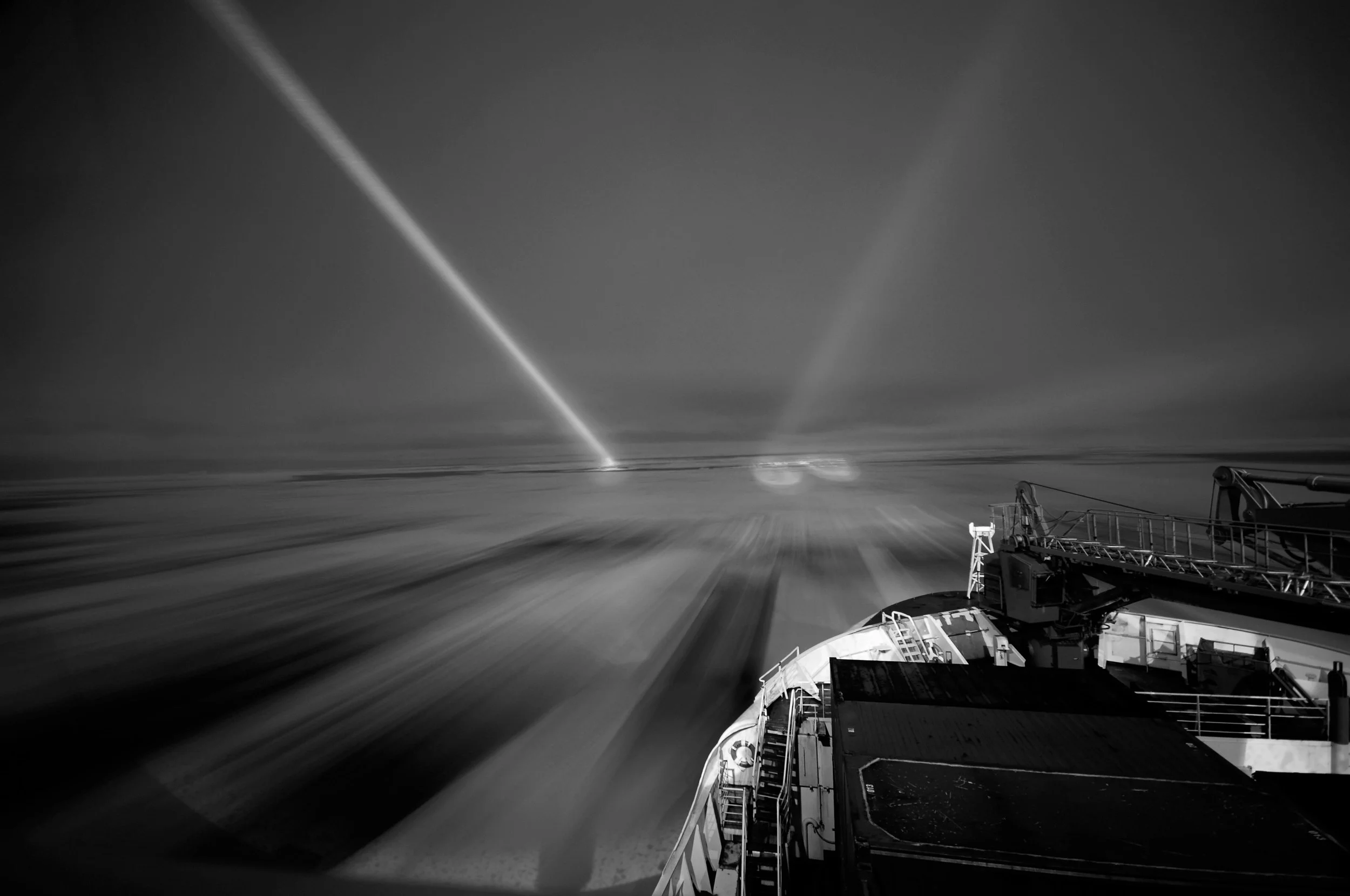 02F20760_optimized_blackwhite.jpg