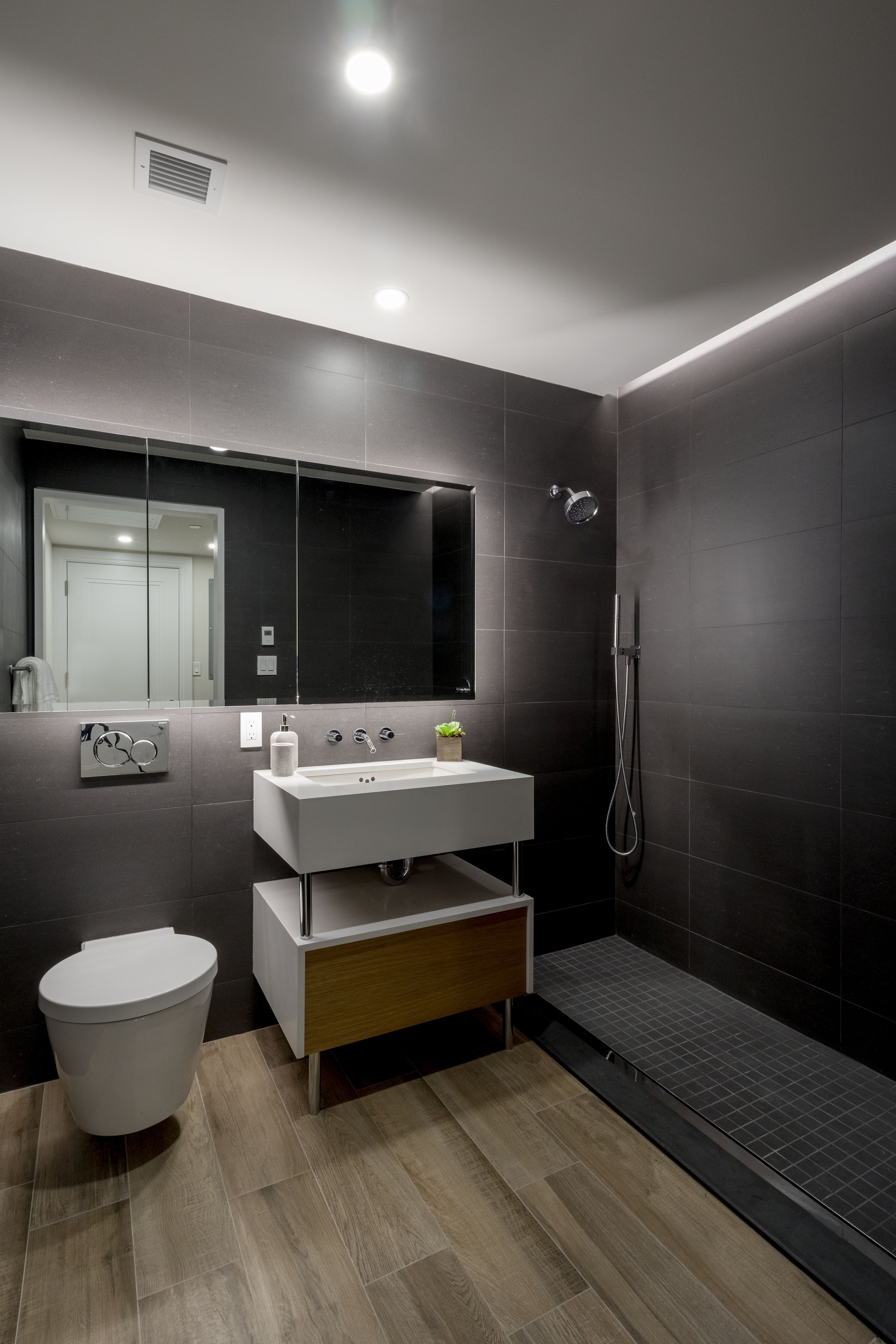 318-E-81-4-Bath2.jpg