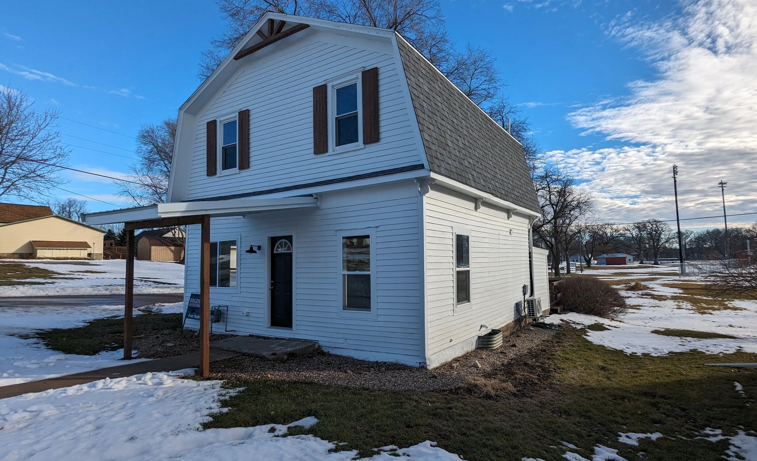 301 W Washington St. Exira, IA 50076 — Wayne Hansen Real Estate