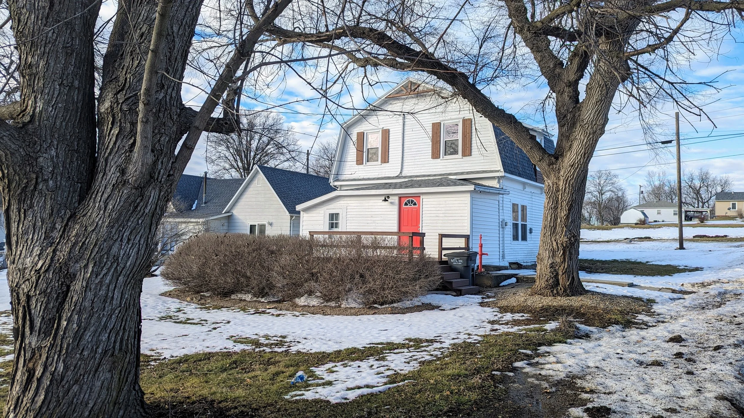 301 W Washington St. Exira, IA 50076 — Wayne Hansen Real Estate