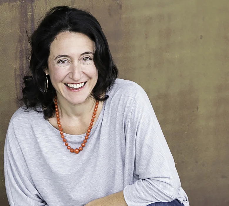Carolyn-36-3-headshot.jpg