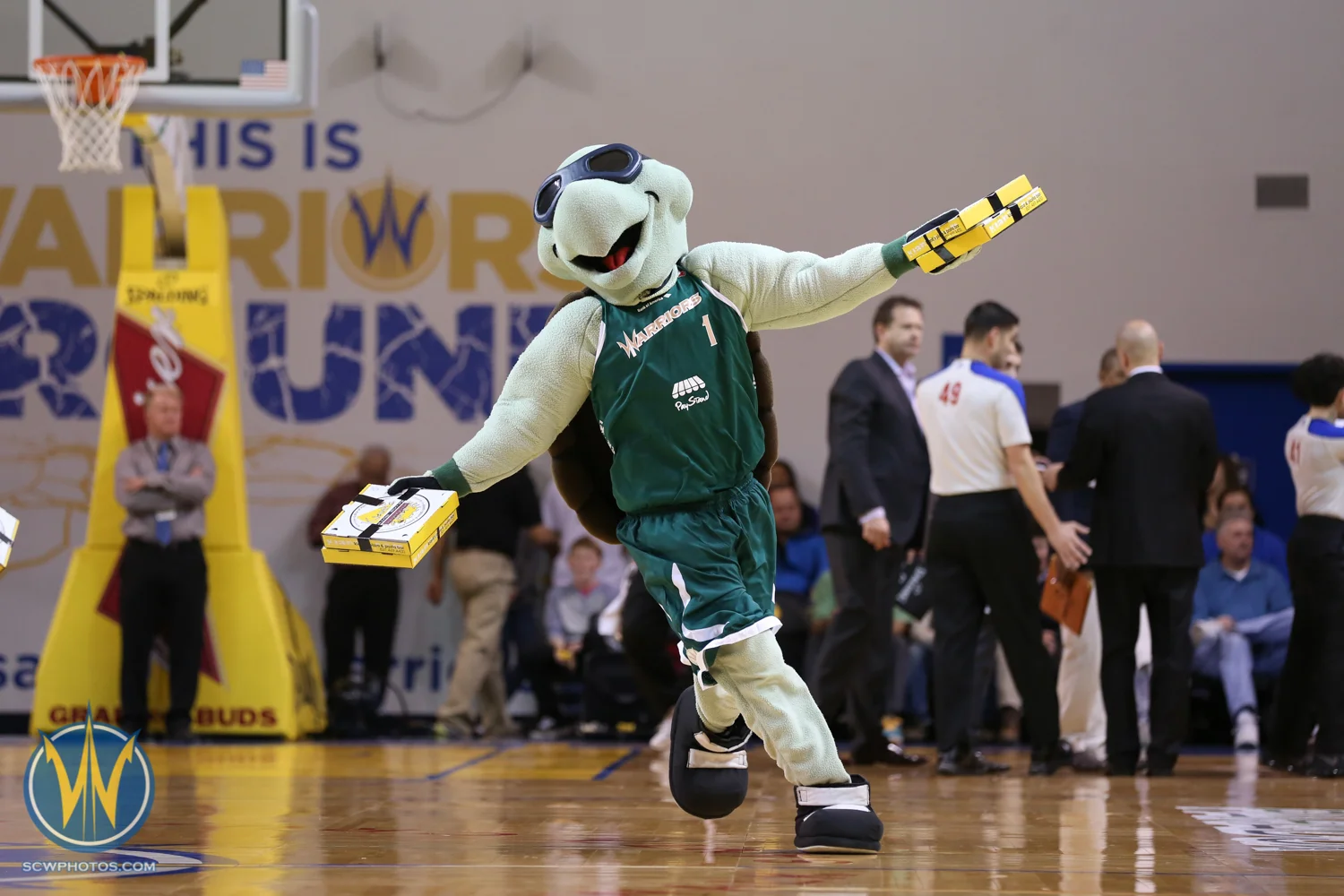 Mav'Riks hands out free pizza sponsored by Kianti's Pizza & Pasta Bar at the Santa Cruz Warriors game on January 27, 2015 at Kaiser Permanente Arena in Santa Cruz, California. (Photo: Tim Cattera Photography/SC Warriors 2015)