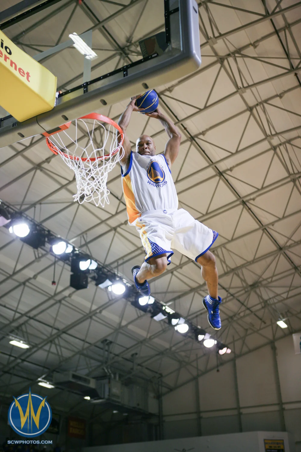 The GS Warriors Flying Dubs perform at the Santa Cruz Warriors game on November 14, 2014 at Kaiser Permanente Arena in Santa Cruz, California. (Photo: Tim Cattera Photography/SC Warriors 2014)