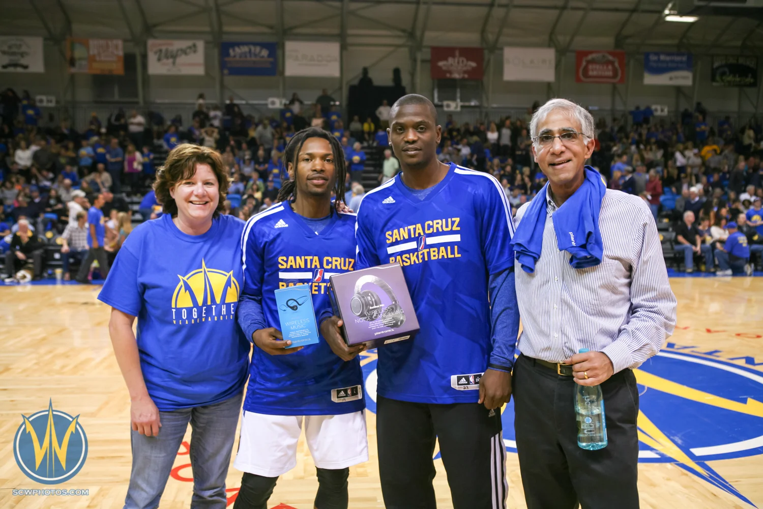 Plantronics honors Mo Baker & Kiwi Gardner and receive Plantronics Wireless Head Phones at the Santa Cruz Warriors game on November 14, 2014 at Kaiser Permanente Arena in Santa Cruz, California. (Photo: Tim Cattera Photography/SC Warriors 2014)