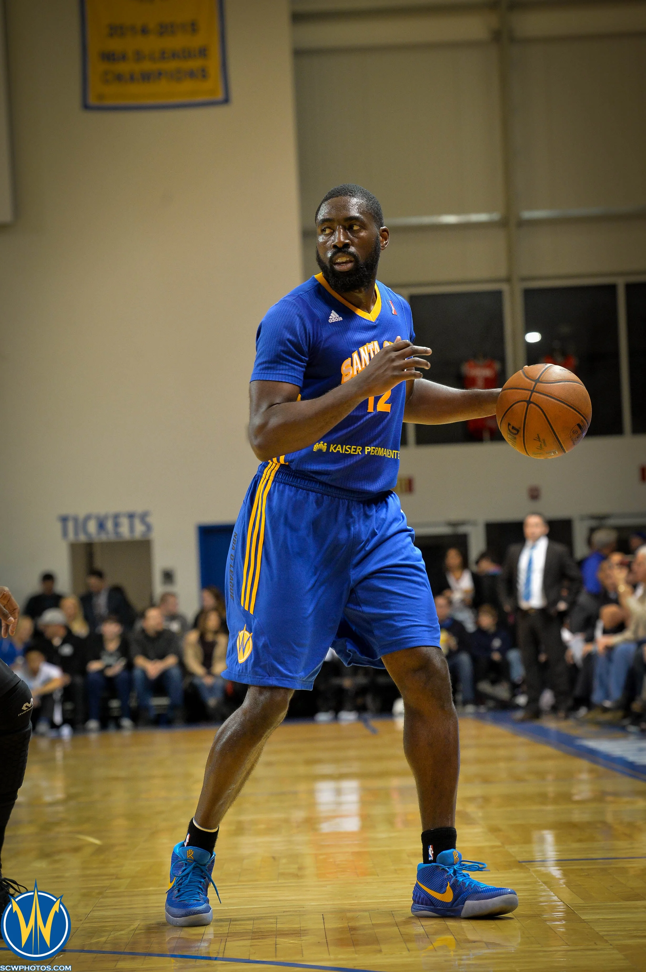 Dan Nwaelele #12 looks for the open man at the NBA D-League Showcase 2016 Day 4 Sioux Falls Skyforce vs the Santa Cruz Warriors game on 01/09/16 at Kaiser Permanente Arena in Santa Cruz, California. (Photo: Phil Pasag /SC Warriors 2016)