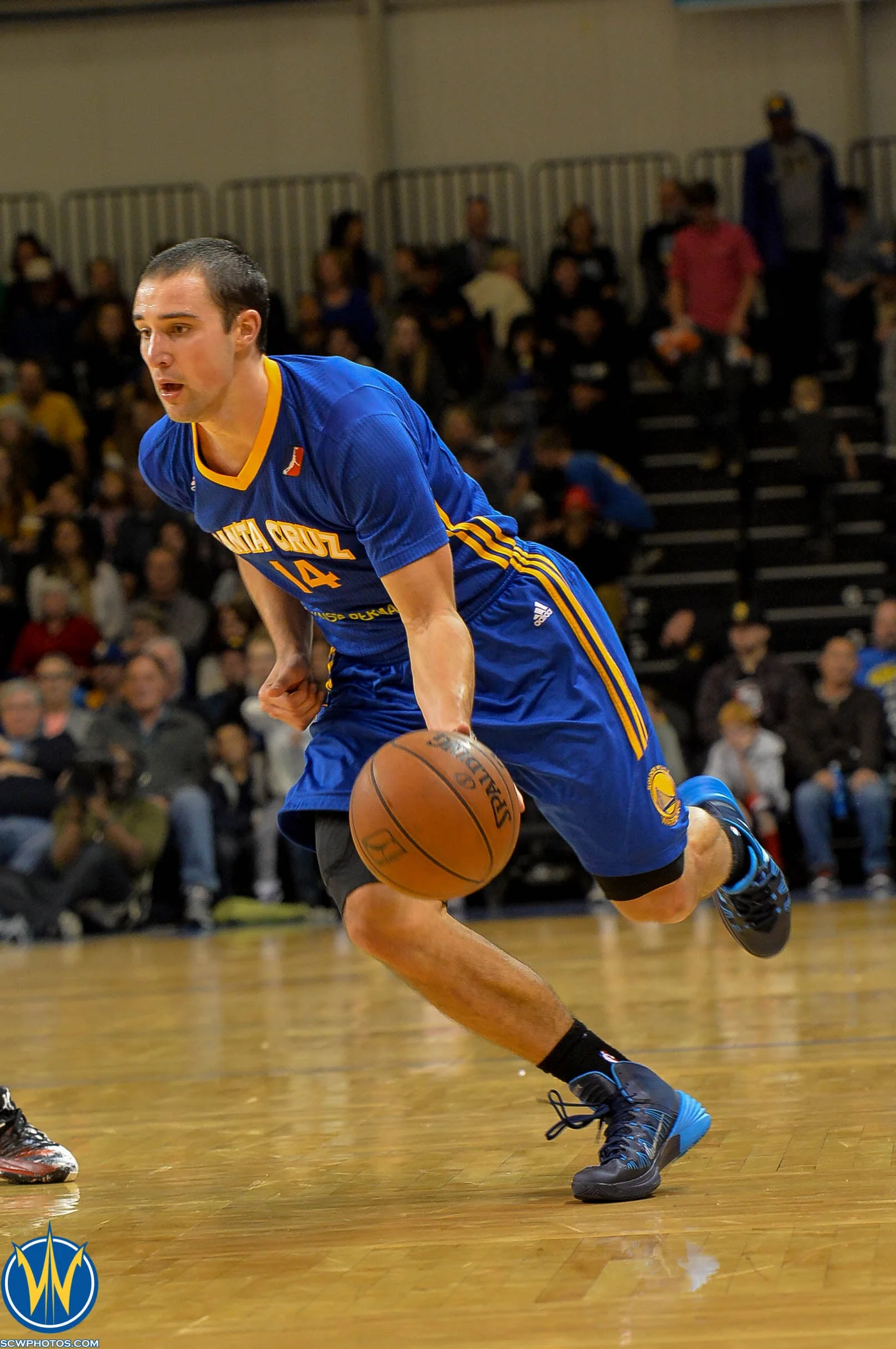 Aaron Craft #14 dribbles pass his defender at the NBA D-League Showcase 2016 Day 4 Sioux Falls Skyforce vs the Santa Cruz Warriors game on 01/09/16 at Kaiser Permanente Arena in Santa Cruz, California. (Photo: Phil Pasag /SC Warriors 2016)