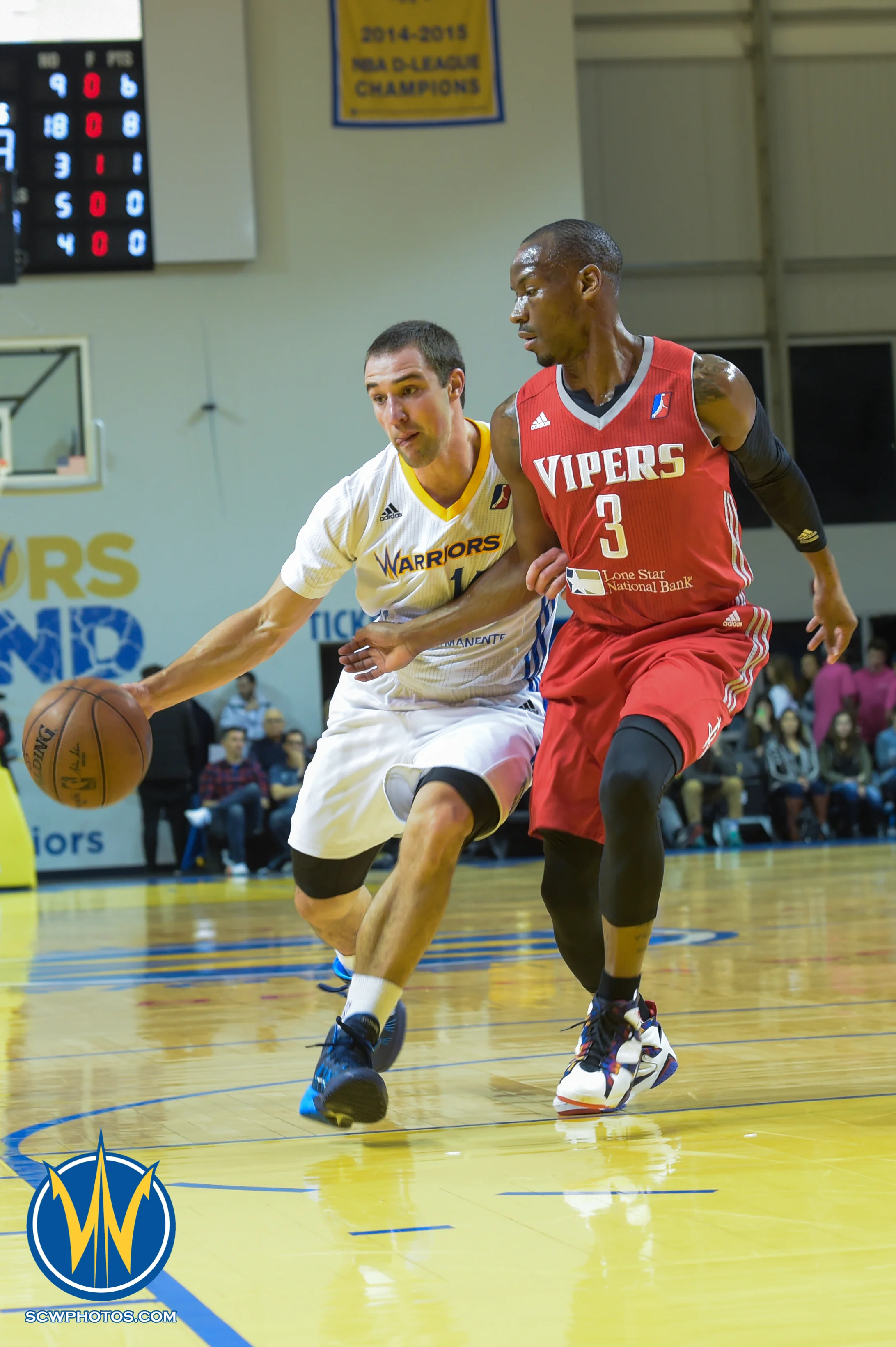 Aaron Craft #14 dribbles pass Will Cummings #3 at the Santa Cruz Warrior game on 1/22/16 at Kaiser Permanente Arena in Santa Cruz California. (Phil Pasag/SC Warriors 2015)