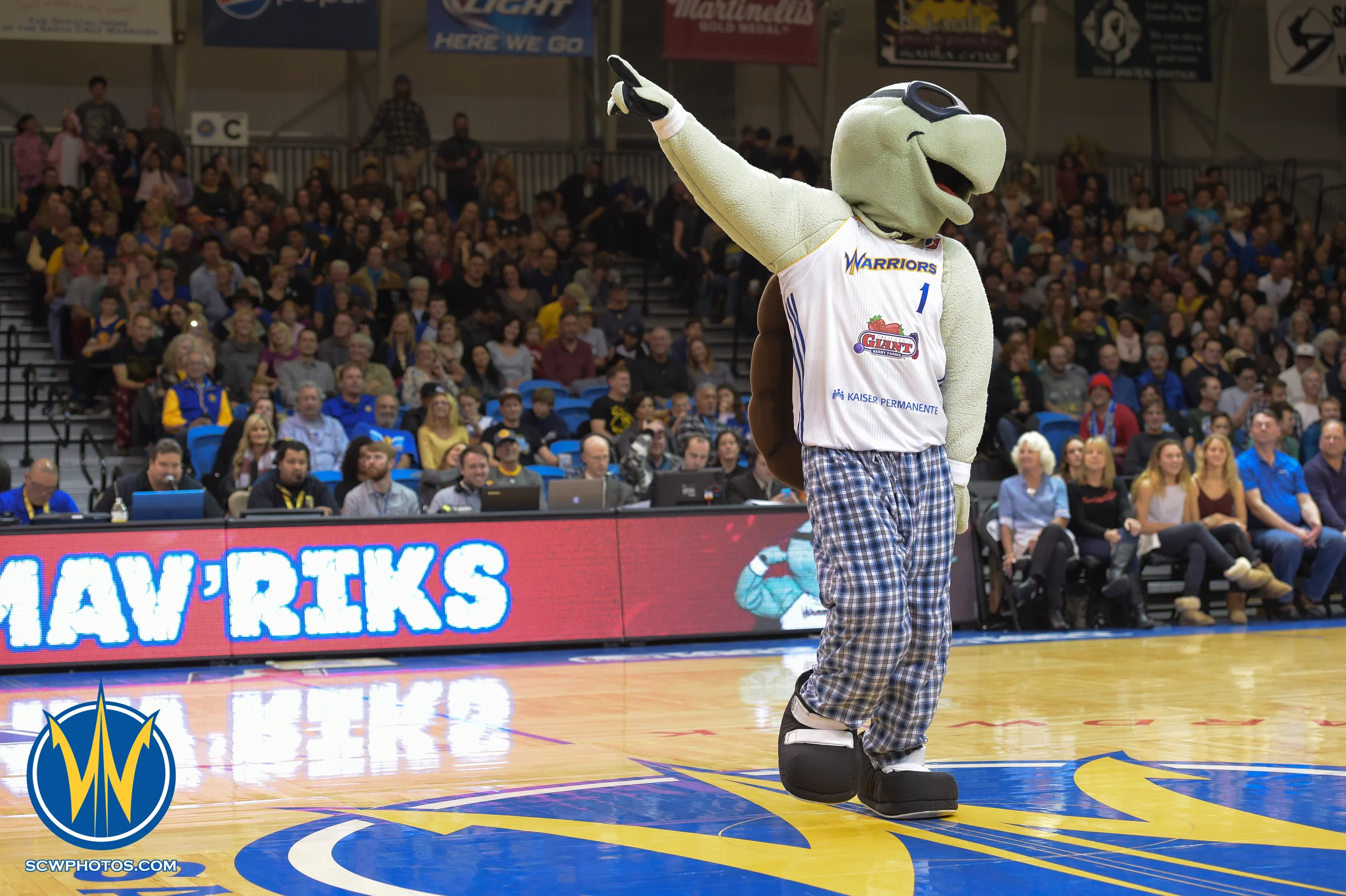 Mav'Riks showing his moves during a timeout at the Santa Cruz Warrior game on 1/22/16 at Kaiser Permanente Arena in Santa Cruz California. (Phil Pasag/SC Warriors 2015)