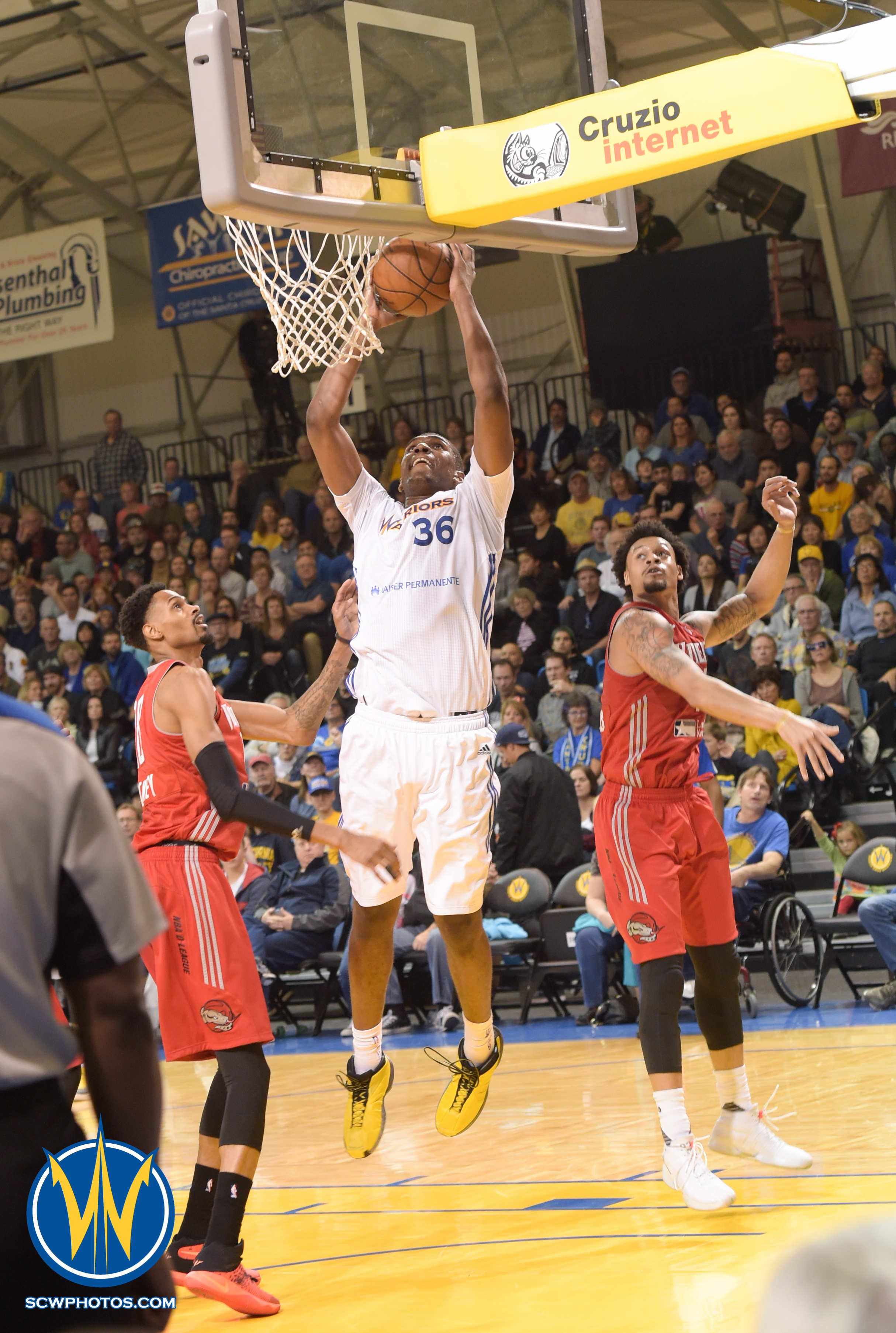 Kevon Looney #36 of the Santa Cruz Warriors goes up with the slam dunk against the Rio Grande Valley Vipers Warrior at the Santa Cruz Warrior game on 1/23/16 at Kaiser Permanente Arena in Santa Cruz California. (Phil Pasag/SC Warriors 2015)