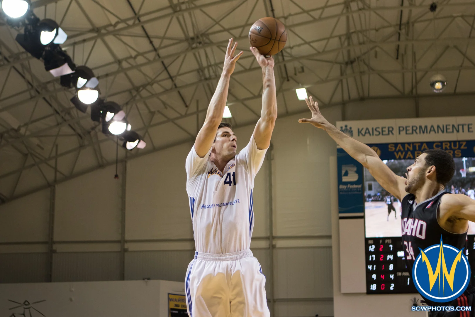 Daniel Coursey shoots over a Stampede defender at Kaiser Permanente Arena on January 20, 2016 (Photo: Ariel Nava Photography)