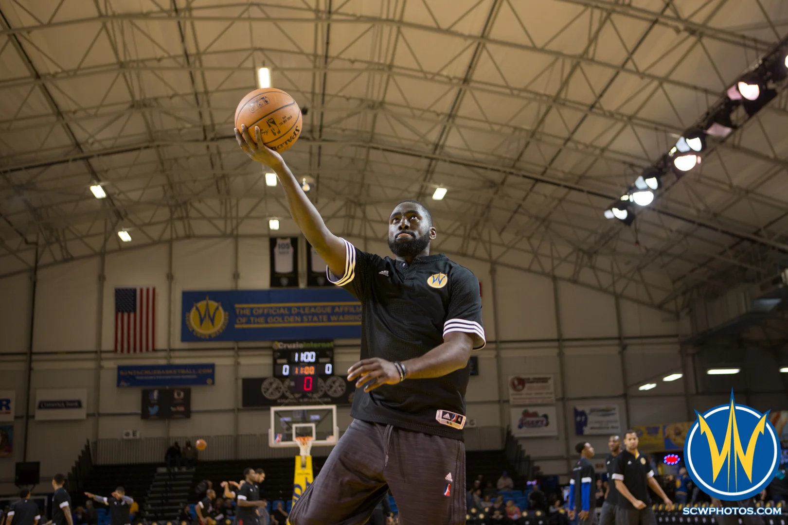 Daniel Nwaelele lays the ball up during warmups at Kaiser Permanente Arena on January 20, 2016 (Photo: Ariel Nava Photography)