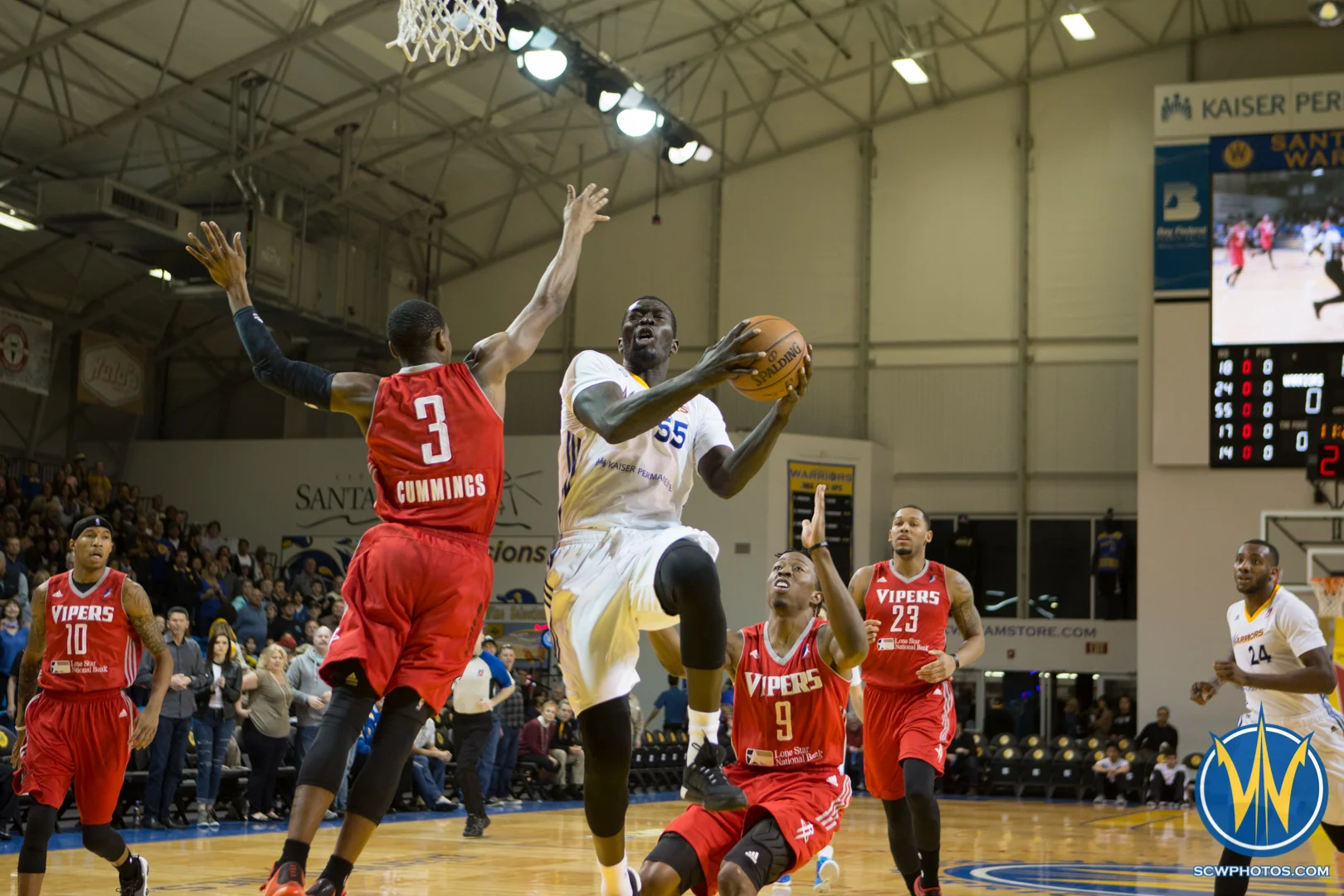 Mac Koshwal drives to the basket for a layup at Kaiser Permanente Arena on February 19, 2016 (Photo: Ariel Nava Photography)