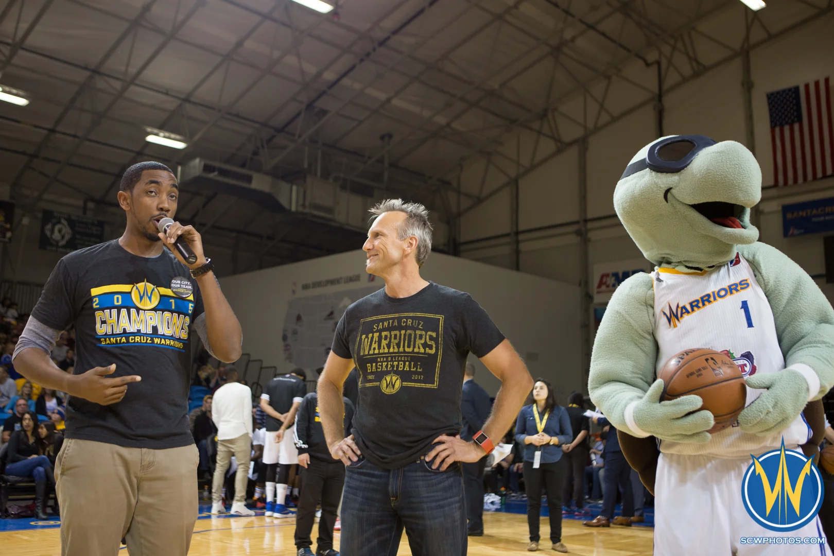 A lucky season ticket holder prepares for the chance to with $5,000 during the Season Ticket Renewal Shootout at Kaiser Permanente Arena on February 19, 2016 (Photo: Ariel Nava Photography)