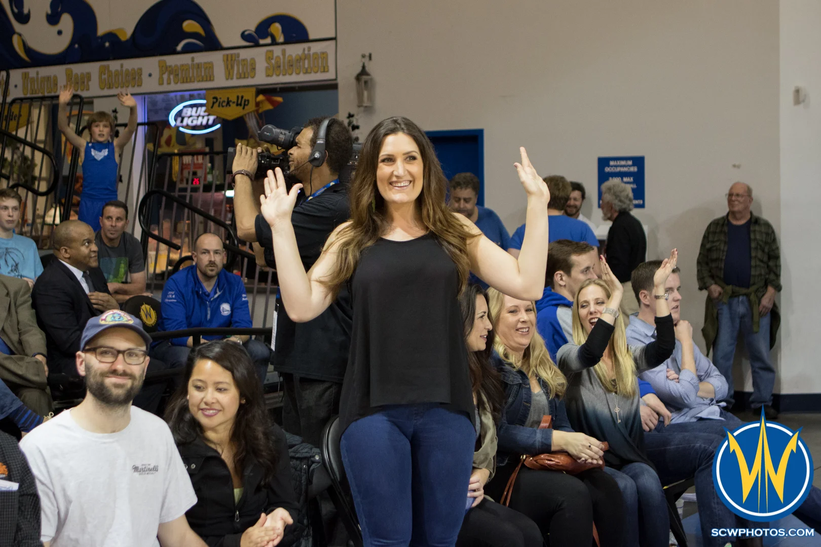 A fan stands hoping to win a Warriors t-shirt at Kaiser Permanente Arena on February 26, 2016 (Photo: Ariel Nava Photography)
