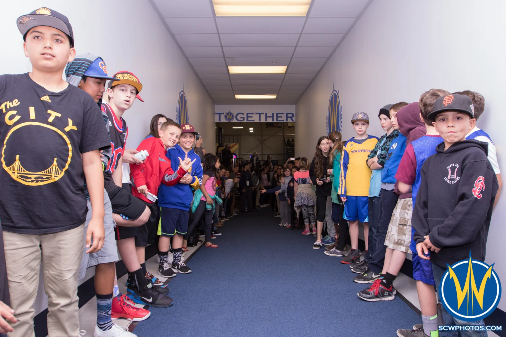 Young fans line the tunnel leading from the lockers rooms to the court at Kaiser Permanente Arena on February 26, 2016 (Photo: Ariel Nava Photography)