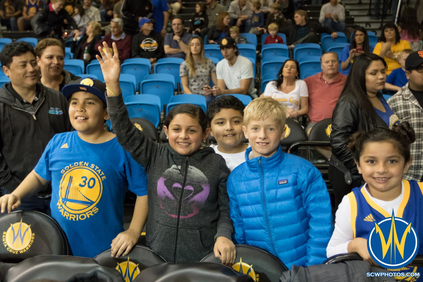 Young fans watch as the players warm up on the court at Kaiser Permanente Arena on February 26, 2016 (Photo: Ariel Nava Photography)