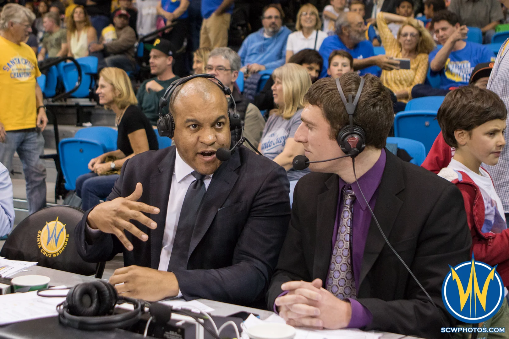 NBA D-League president, Malcolm Turner chats with Kevin Dana following the game at Kaiser Permanente Arena on February 26, 2016 (Photo: Ariel Nava Photography)