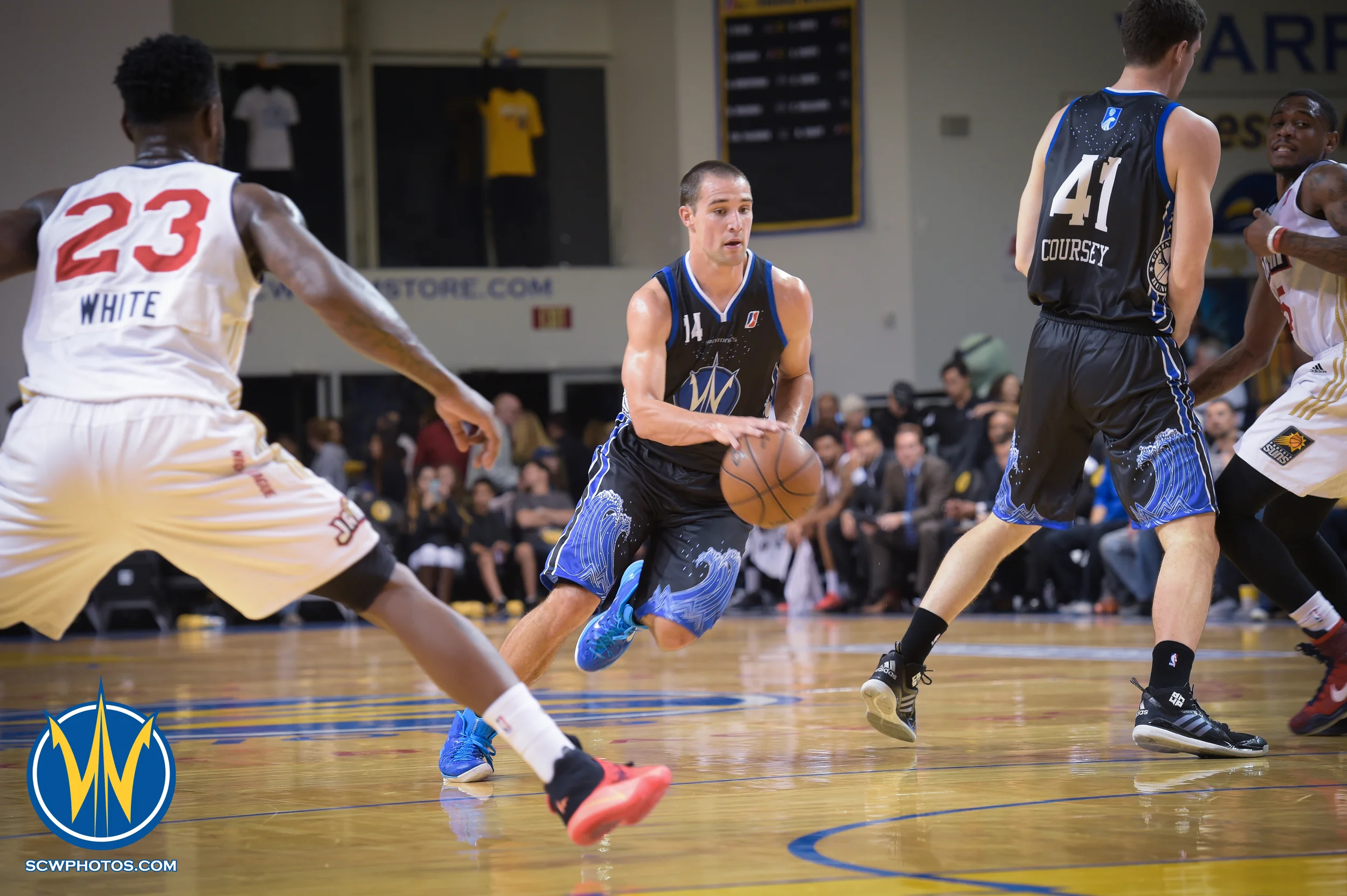Aaron Craft dribbling down the middle of the paint at the Santa Cruz Warriors vs Bakersfield Jam game on 3/2/16 at Kaiser Permanente Arena in Santa Cruz, California. (Photo: (Phil Pasag Photography) /SC Warriors 2016)