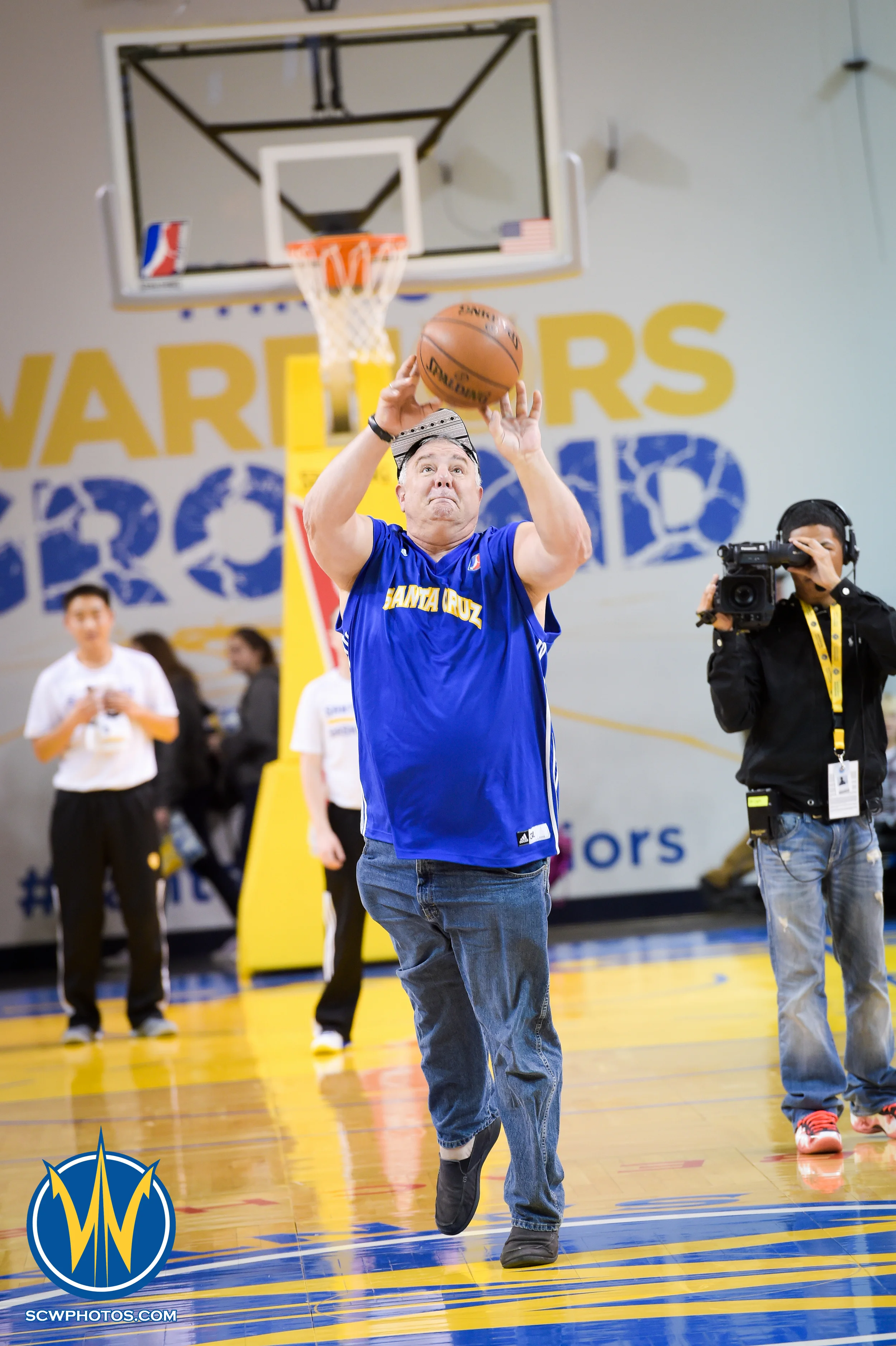 Season ticket holder participates during the Santa Cruz Bank Shot game at the Santa Cruz Warriors vs Bakersfield Jam game on 3/2/16 at Kaiser Permanente Arena in Santa Cruz, California. (Photo: (Phil Pasag Photography) /SC Warriors 2016)