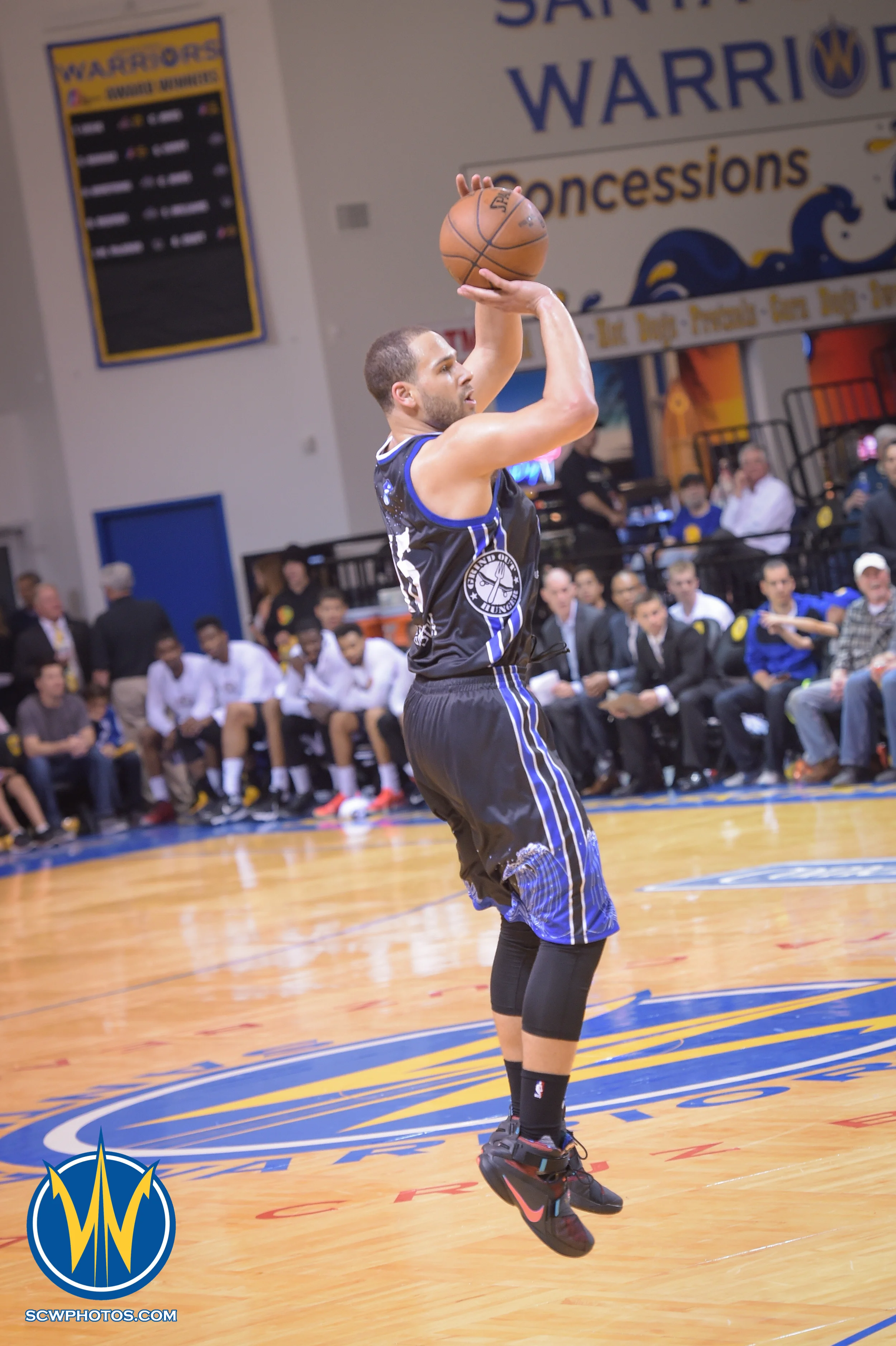 Michael Thompson with the jump shot at the Santa Cruz Warriors vs Bakersfield Jam game on 3/2/16 at Kaiser Permanente Arena in Santa Cruz, California. (Photo: (Phil Pasag Photography) /SC Warriors 2016)