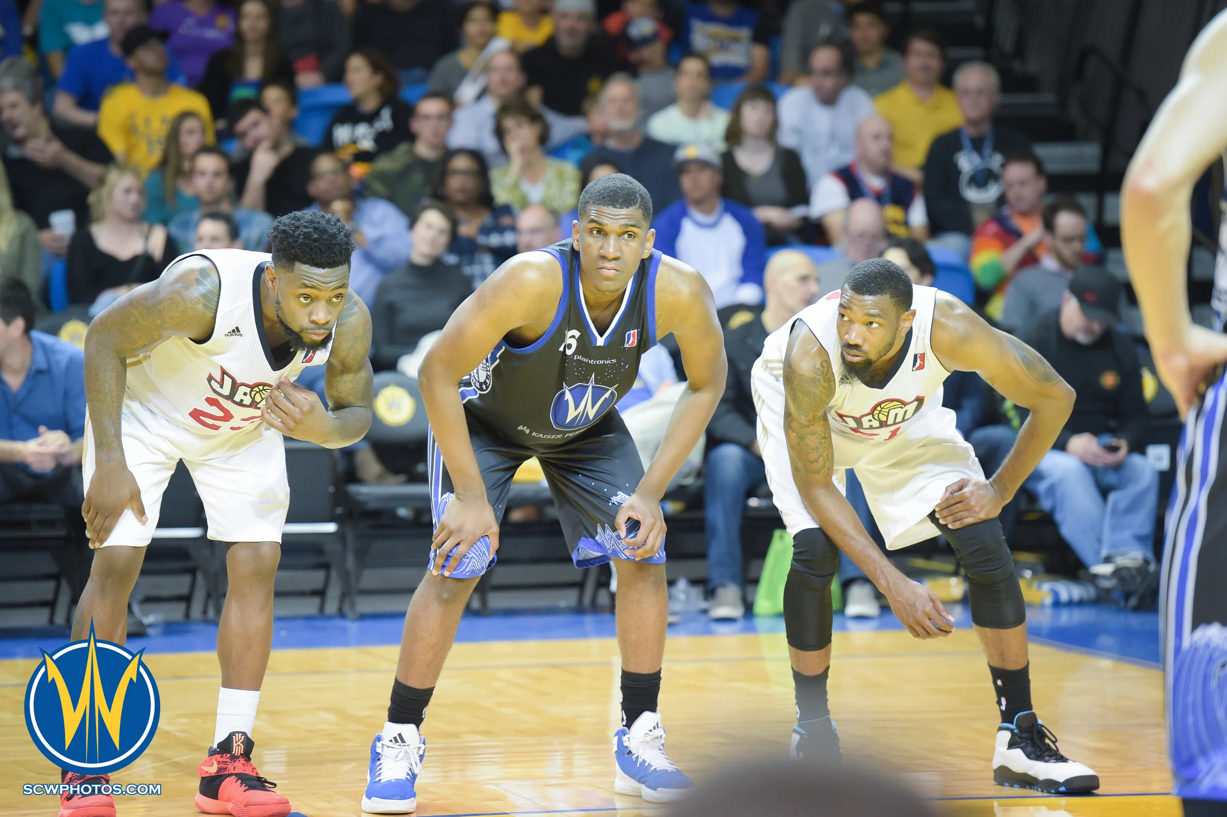 Kevon Looney getting ready for a rebound against the Bakersfield Jams at the Santa Cruz Warriors vs Bakersfield Jam game on 3/2/16 at Kaiser Permanente Arena in Santa Cruz, California. (Photo: (Phil Pasag Photography) /SC Warriors 2016)