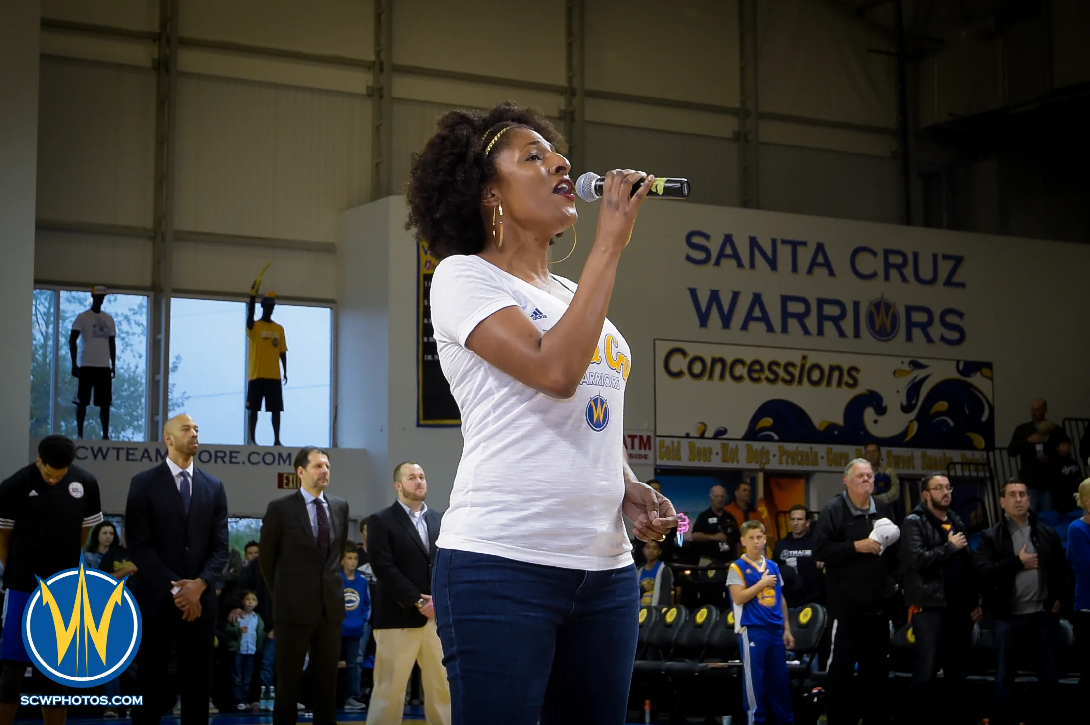 Lisa Taylor singing the National Anthem at the Santa Cruz Warriors vs Delaware 87ers on 3/13/16 at Kaiser Permanente Arena in Santa Cruz, California. (Photo: (Phil Pasag Photography) /SC Warriors 2016)