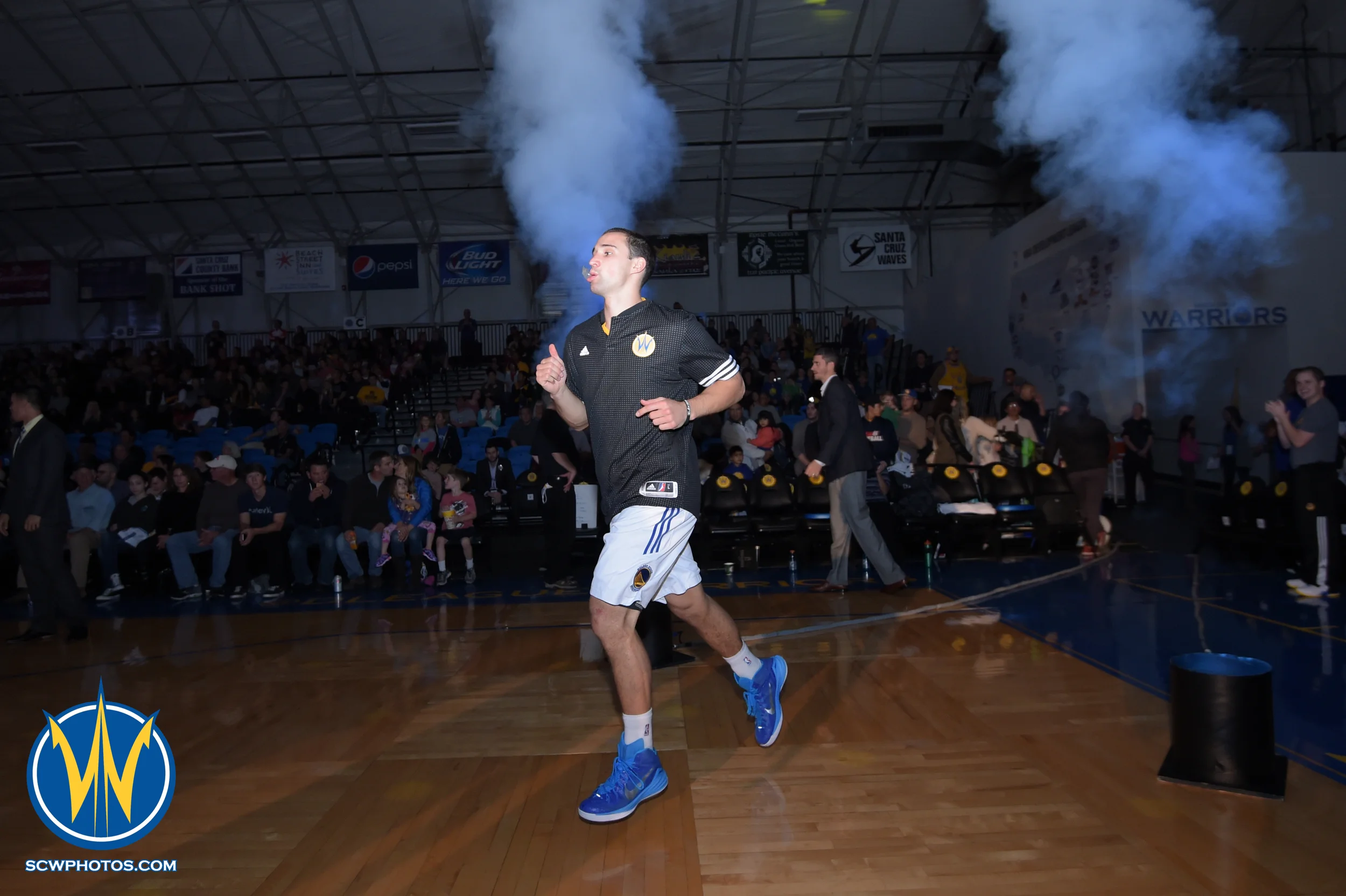 Aaron Craft entering the arena at the Santa Cruz Warriors vs Delaware 87ers on 3/13/16 at Kaiser Permanente Arena in Santa Cruz, California. (Photo: (Phil Pasag Photography) /SC Warriors 2016)
