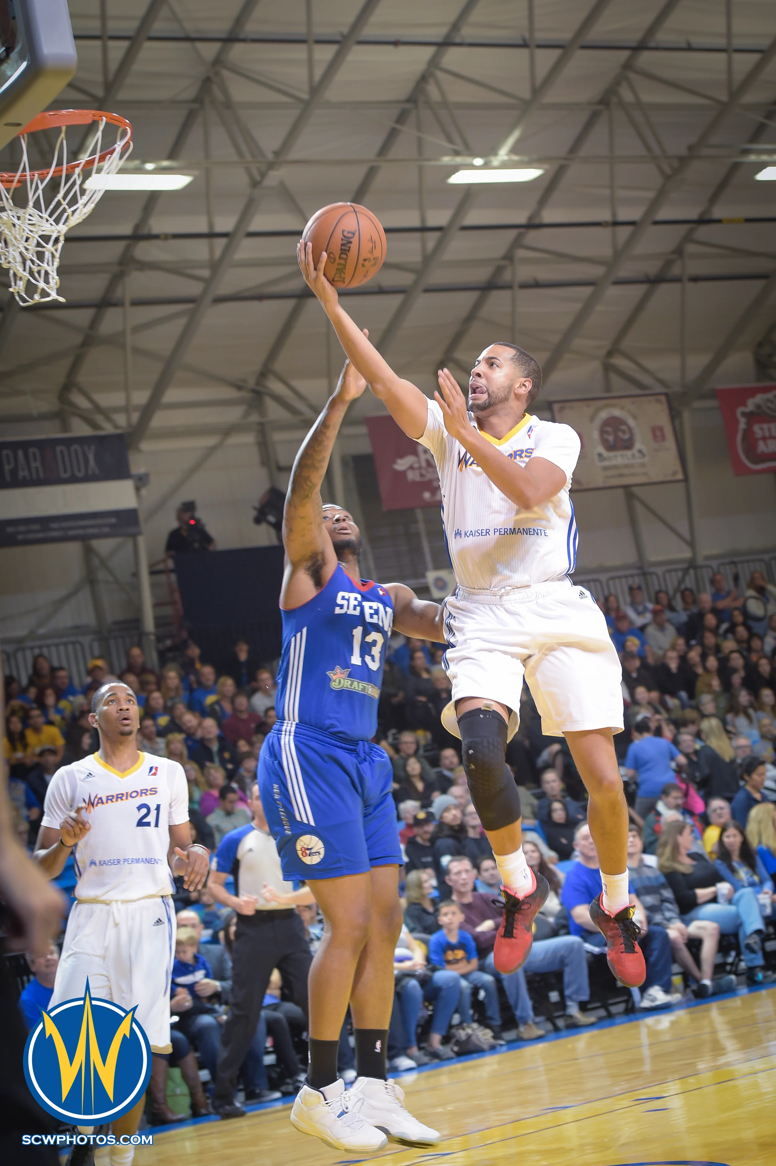 Verdell Jones with the finger roll layup at the Santa Cruz Warriors vs Delaware 87ers on 3/13/16 at Kaiser Permanente Arena in Santa Cruz, California. (Photo: (Phil Pasag Photography) /SC Warriors 2016)