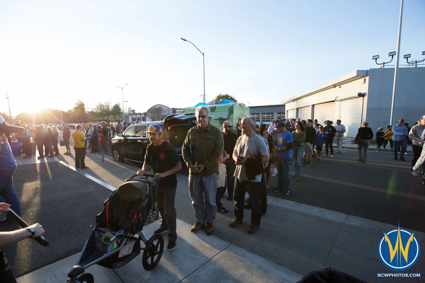 Fans wait to get into Kaiser Permanente Arena on March 24, 2016 (Photo: Ariel Nava Photography)