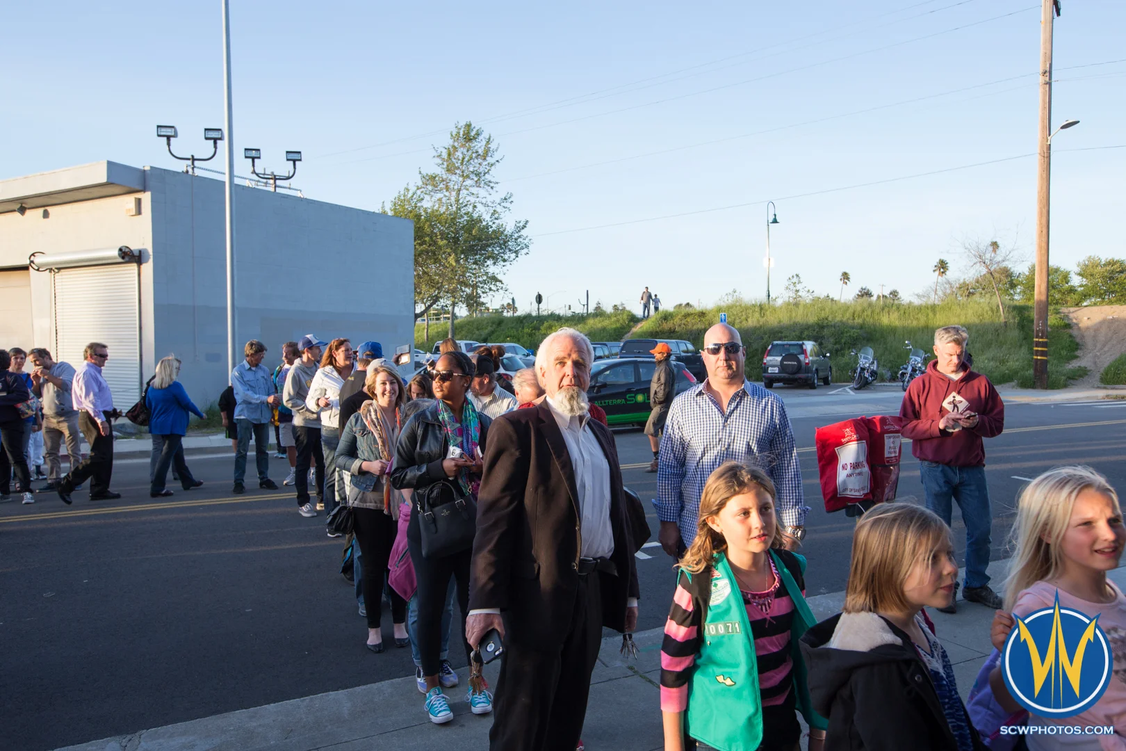 Warriors fans outside of Kaiser Permanente Arena on March 24, 2016 (Photo: Ariel Nava Photography)