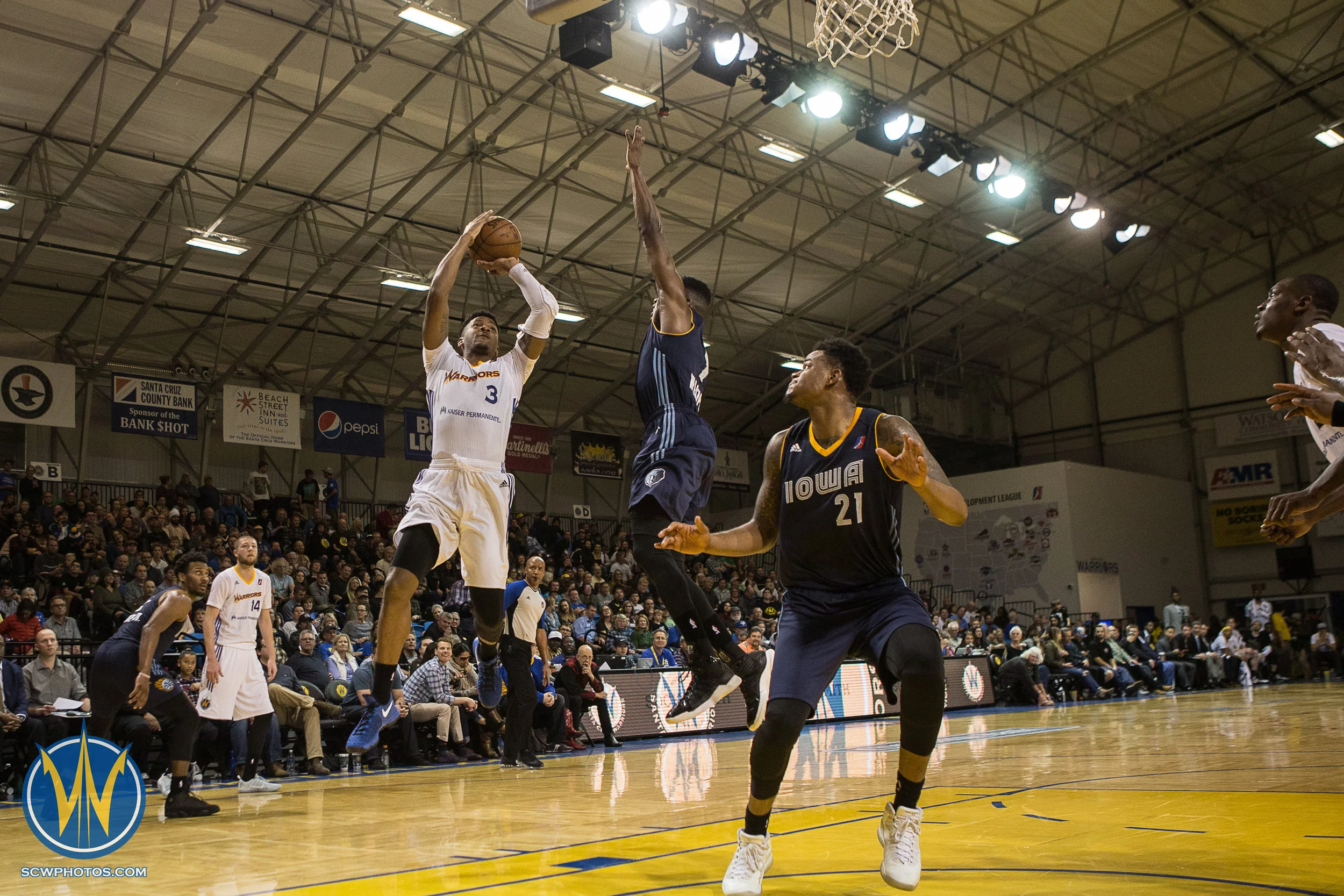 Santa Cruz Warriors game on 2/3/17 at Kaiser Permanente Arena in Santa Cruz, California. (Photo: Andrew Wheeler /SC Warriors 2017