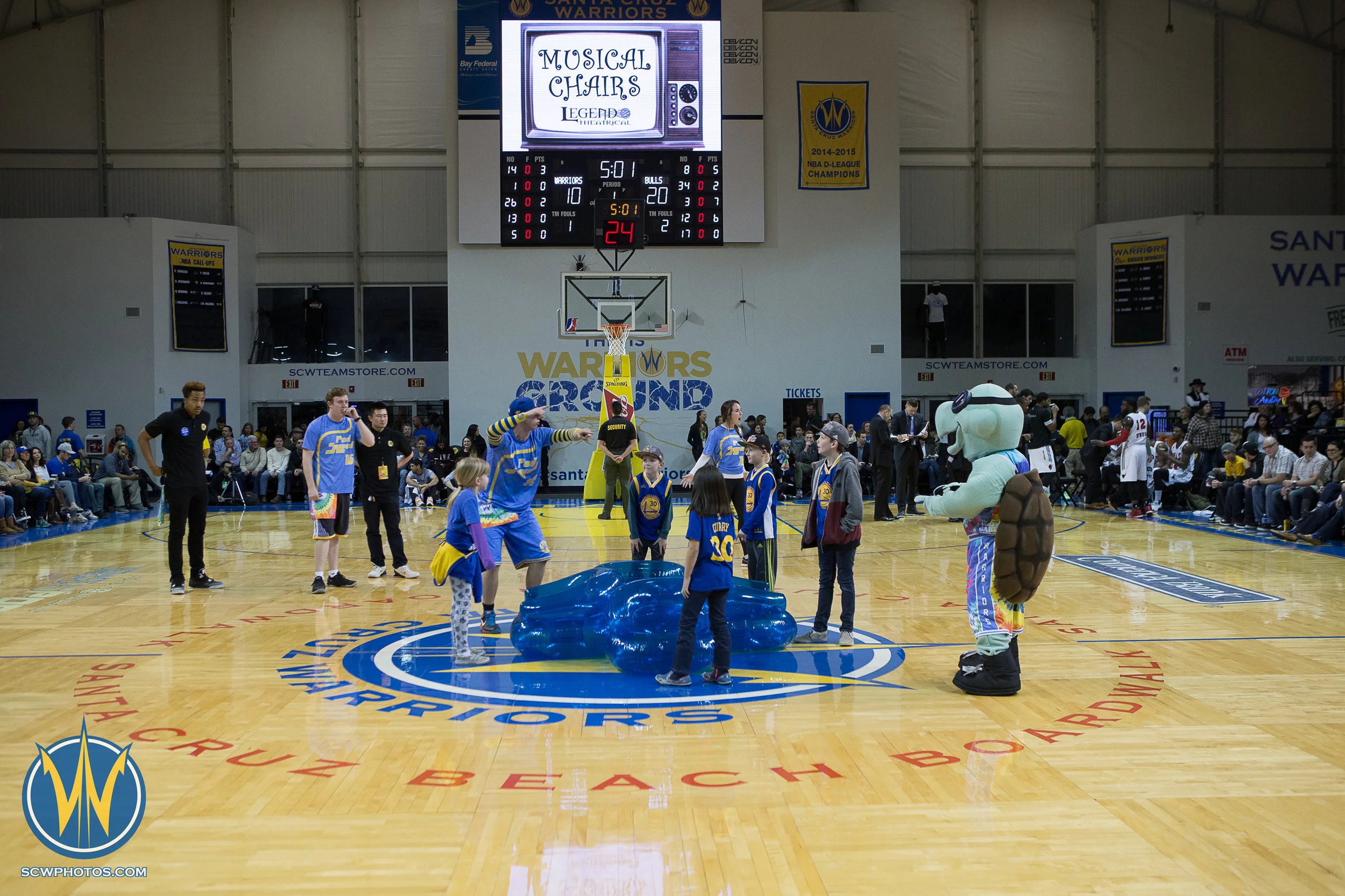 Santa Cruz Warriors game on 2/25/17 at Kaiser Permanente Arena in Santa Cruz, California. (Photo: Andrew Wheeler /SC Warriors 2017)