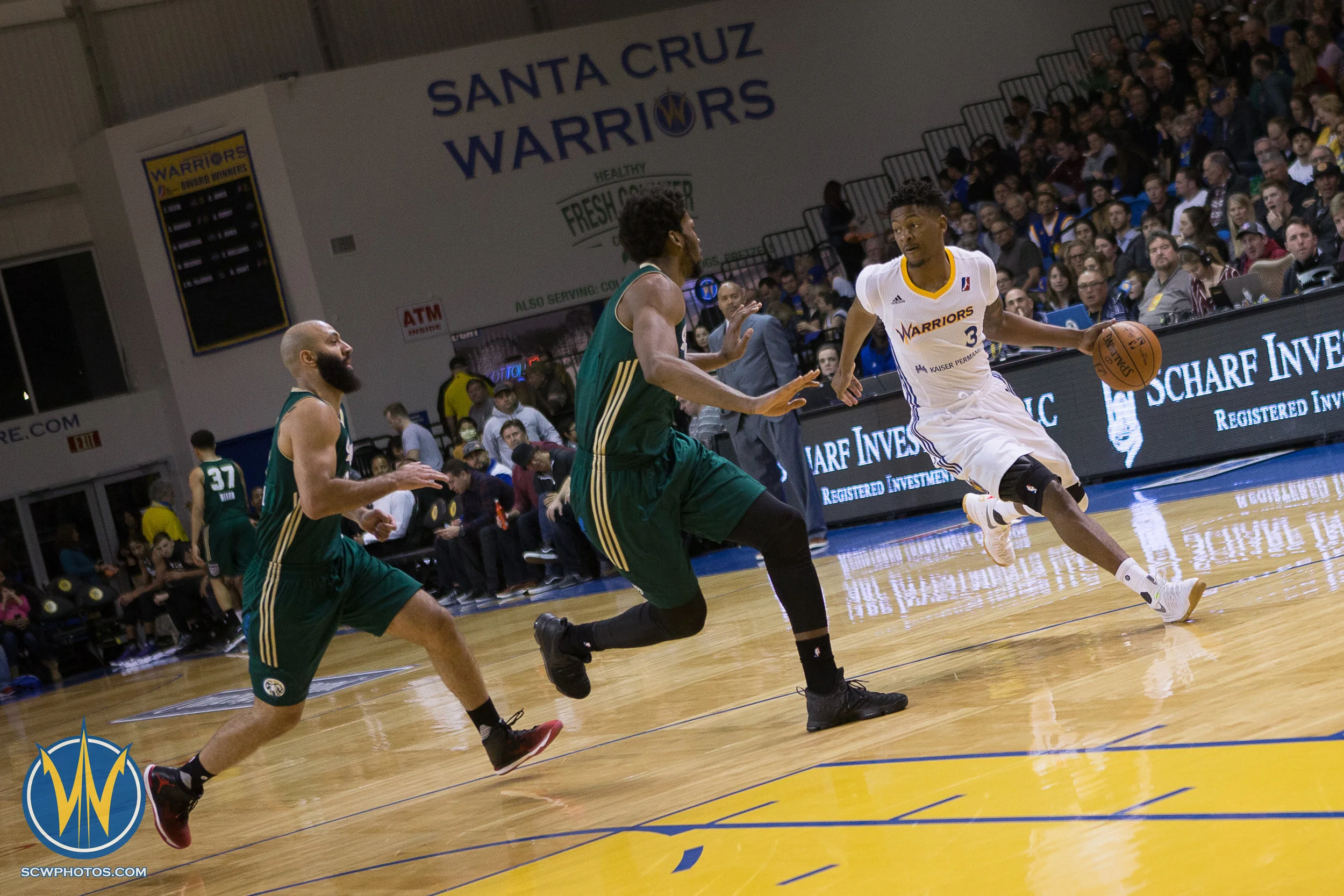 Santa Cruz Warriors game on 2/22/17 at Kaiser Permanente Arena in Santa Cruz, California. (Photo: Andrew Wheeler /SC Warriors 2017)
