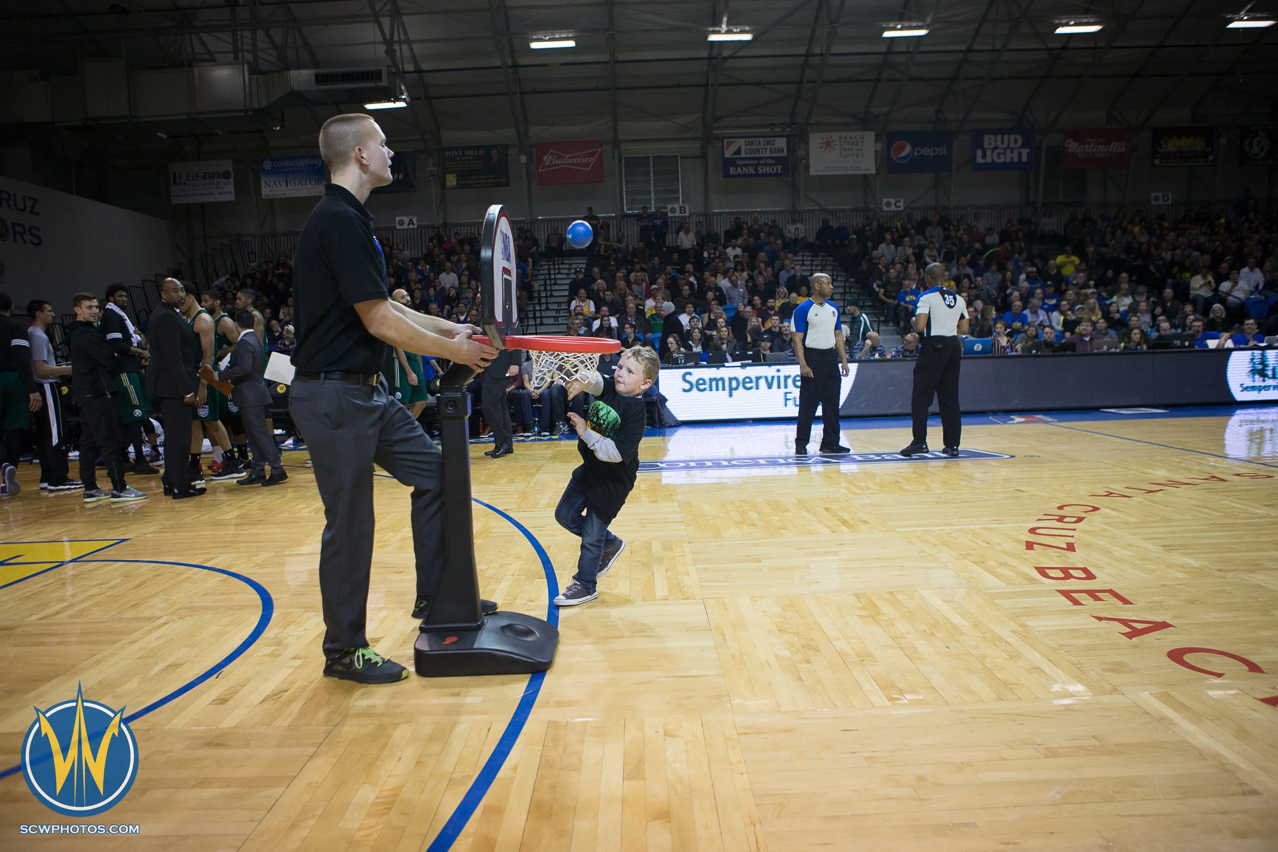 Santa Cruz Warriors game on 2/22/17 at Kaiser Permanente Arena in Santa Cruz, California. (Photo: Andrew Wheeler /SC Warriors 2017)