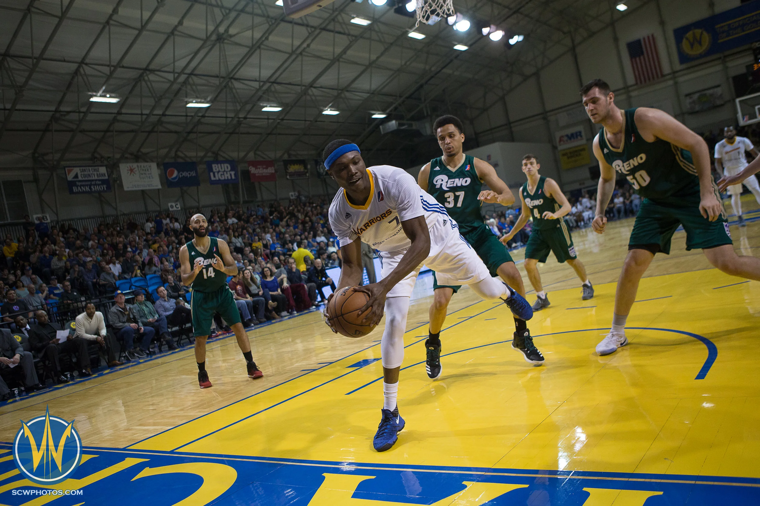 Santa Cruz Warriors game on 3/4/17 at Kaiser Permanente Arena in Santa Cruz, California. (Photo: Andrew Wheeler /SC Warriors 2017)