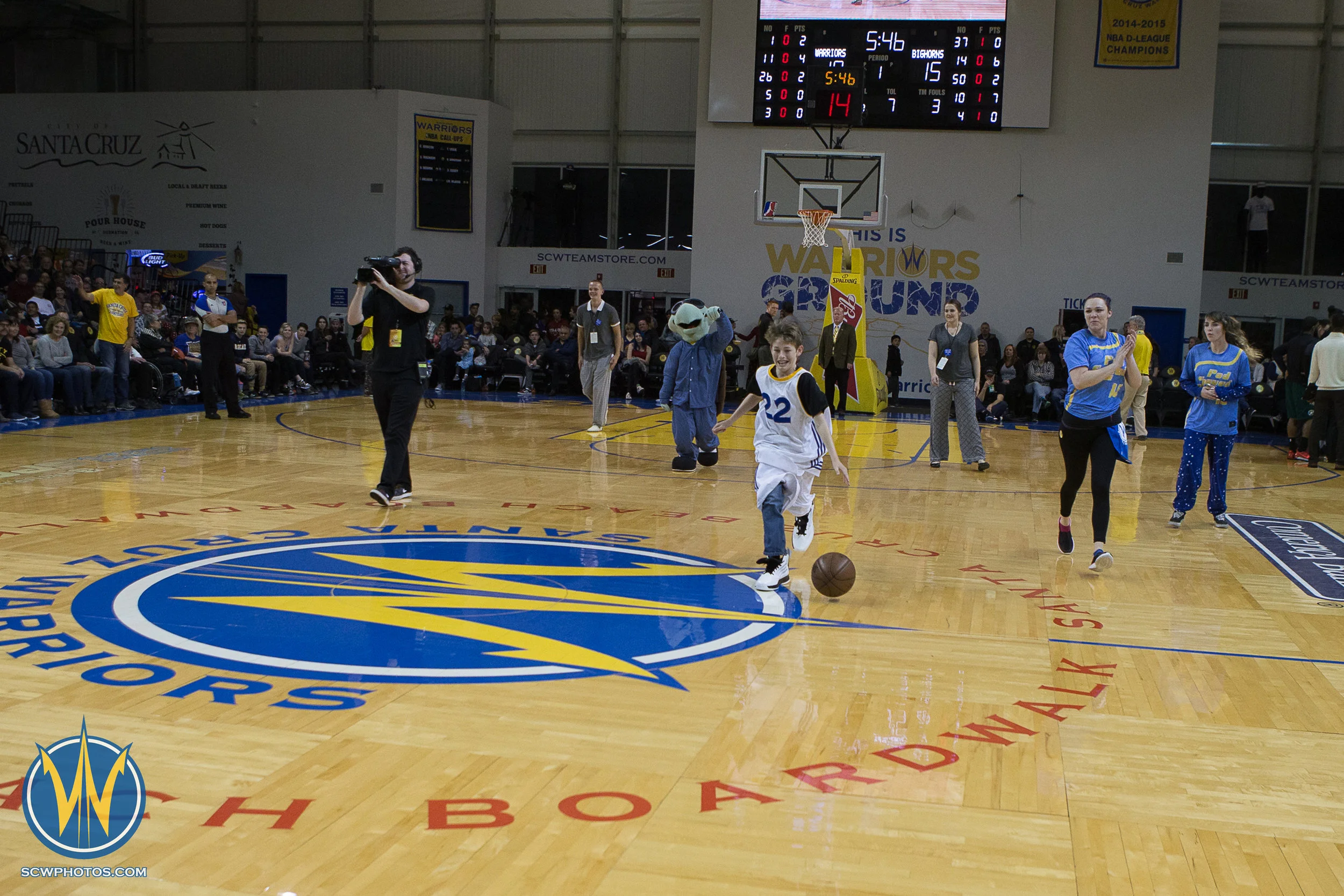 Santa Cruz Warriors game on 3/4/17 at Kaiser Permanente Arena in Santa Cruz, California. (Photo: Andrew Wheeler /SC Warriors 2017)