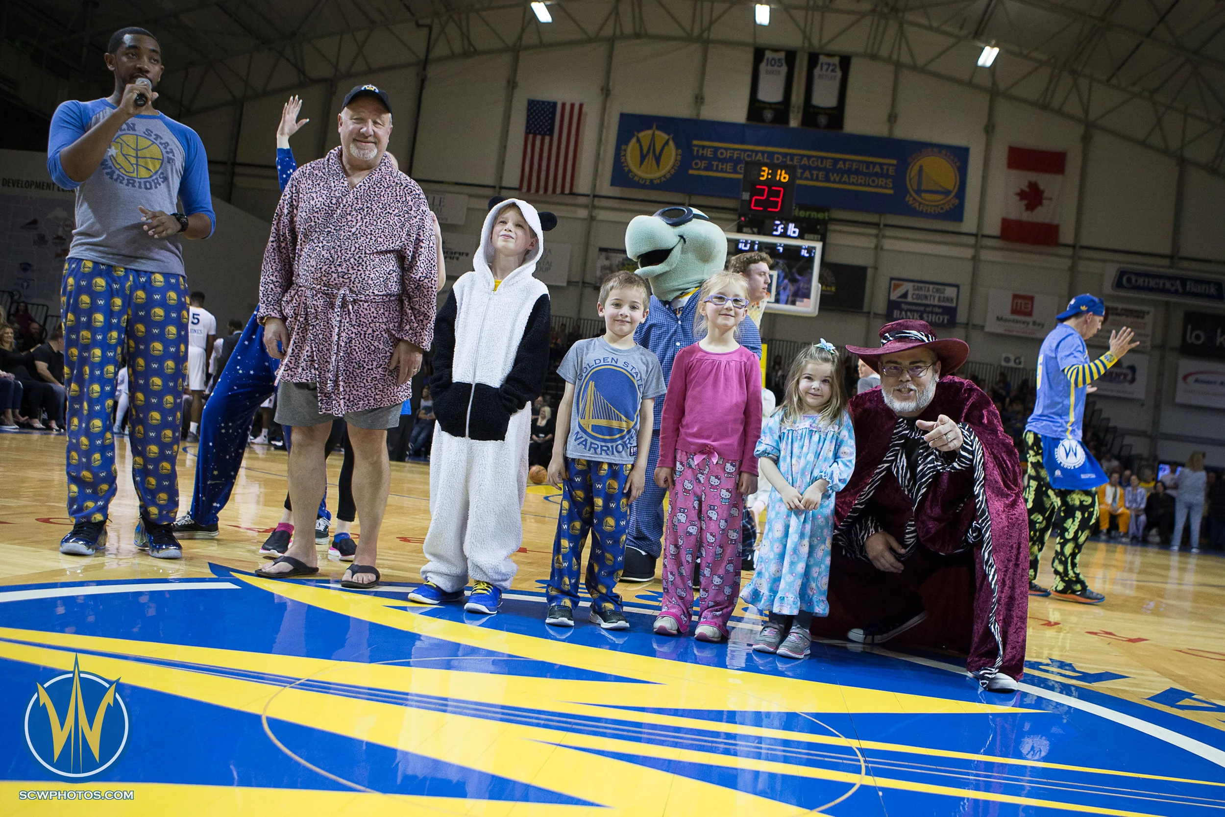 Santa Cruz Warriors game on 3/4/17 at Kaiser Permanente Arena in Santa Cruz, California. (Photo: Andrew Wheeler /SC Warriors 2017)