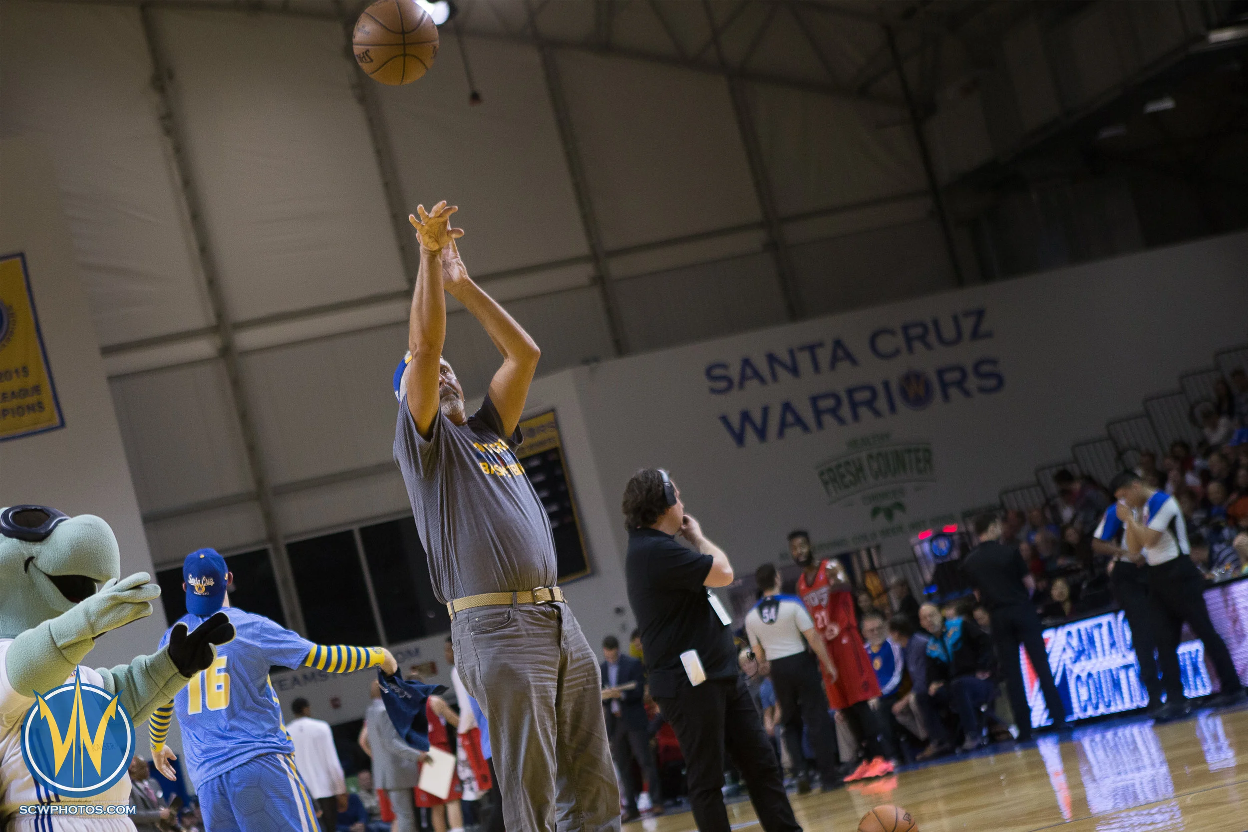 Santa Cruz Warriors game on 3/8/17 at Kaiser Permanente Arena in Santa Cruz, California. (Photo: Andrew Wheeler /SC Warriors 2017)